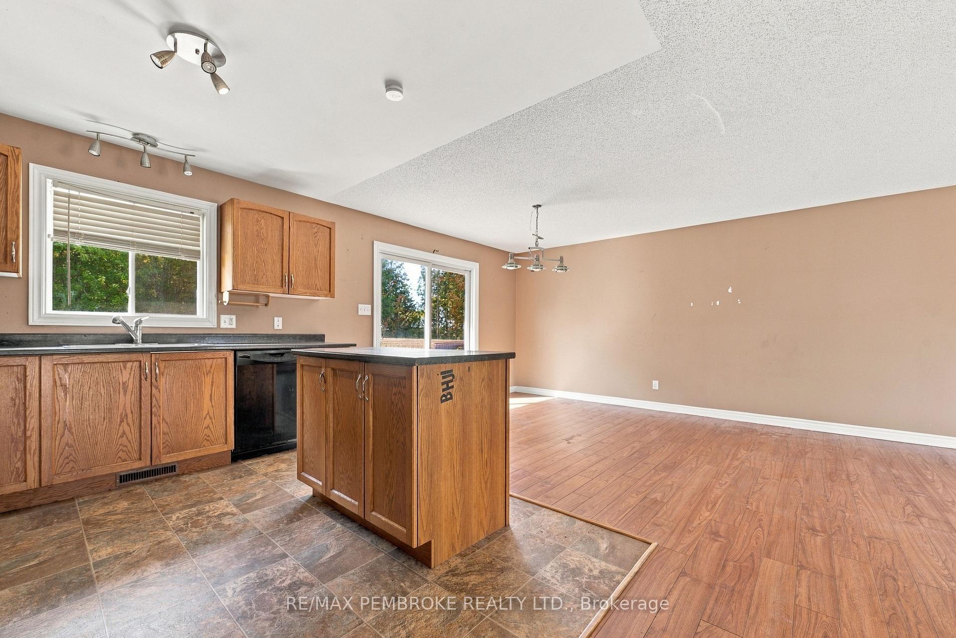 Photo 29 of 18 Joseph Street, Laurentian Hills, Chalk River and Laurentian Hills South — HOMEH