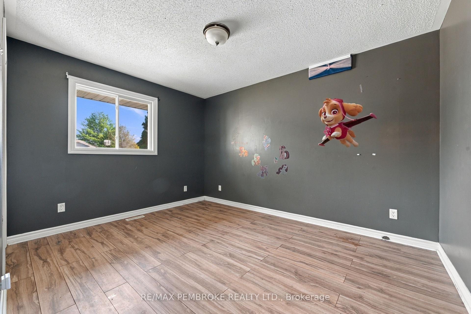 Photo 31 of 18 Joseph Street, Laurentian Hills, Chalk River and Laurentian Hills South — HOMEH