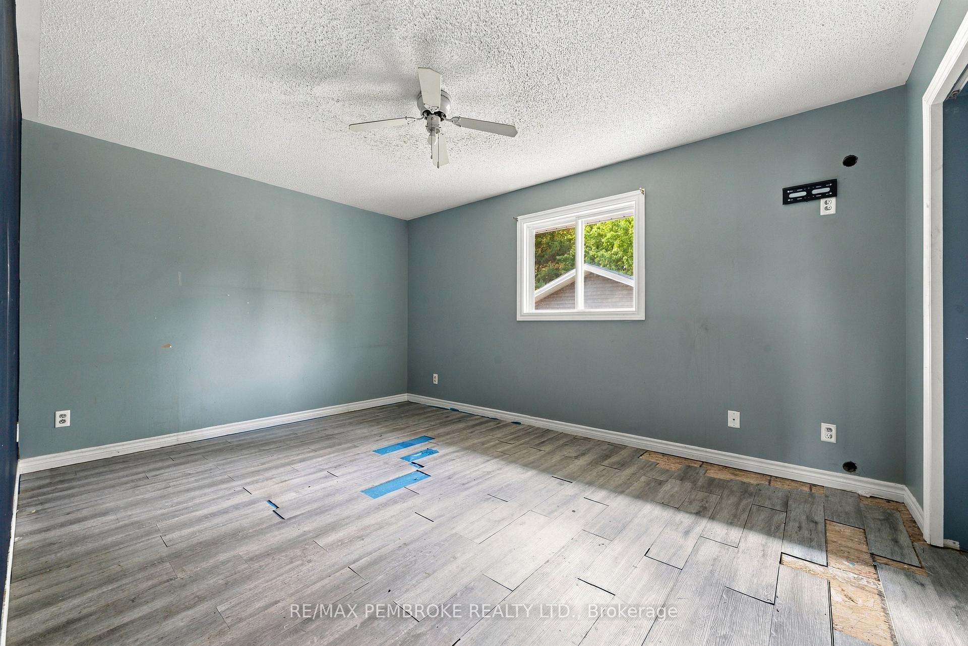 Photo 33 of 18 Joseph Street, Laurentian Hills, Chalk River and Laurentian Hills South — HOMEH