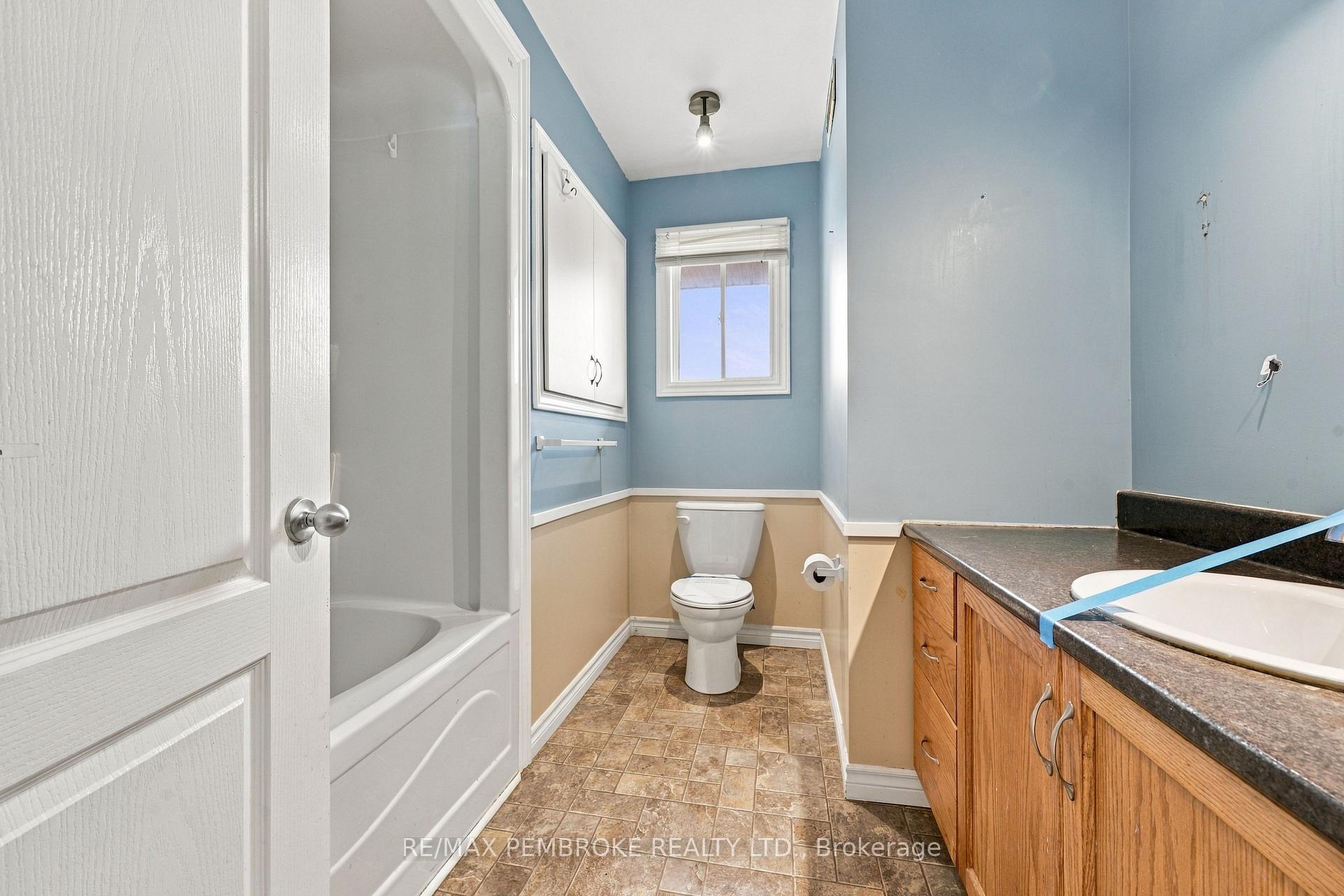 Photo 36 of 18 Joseph Street, Laurentian Hills, Chalk River and Laurentian Hills South — HOMEH
