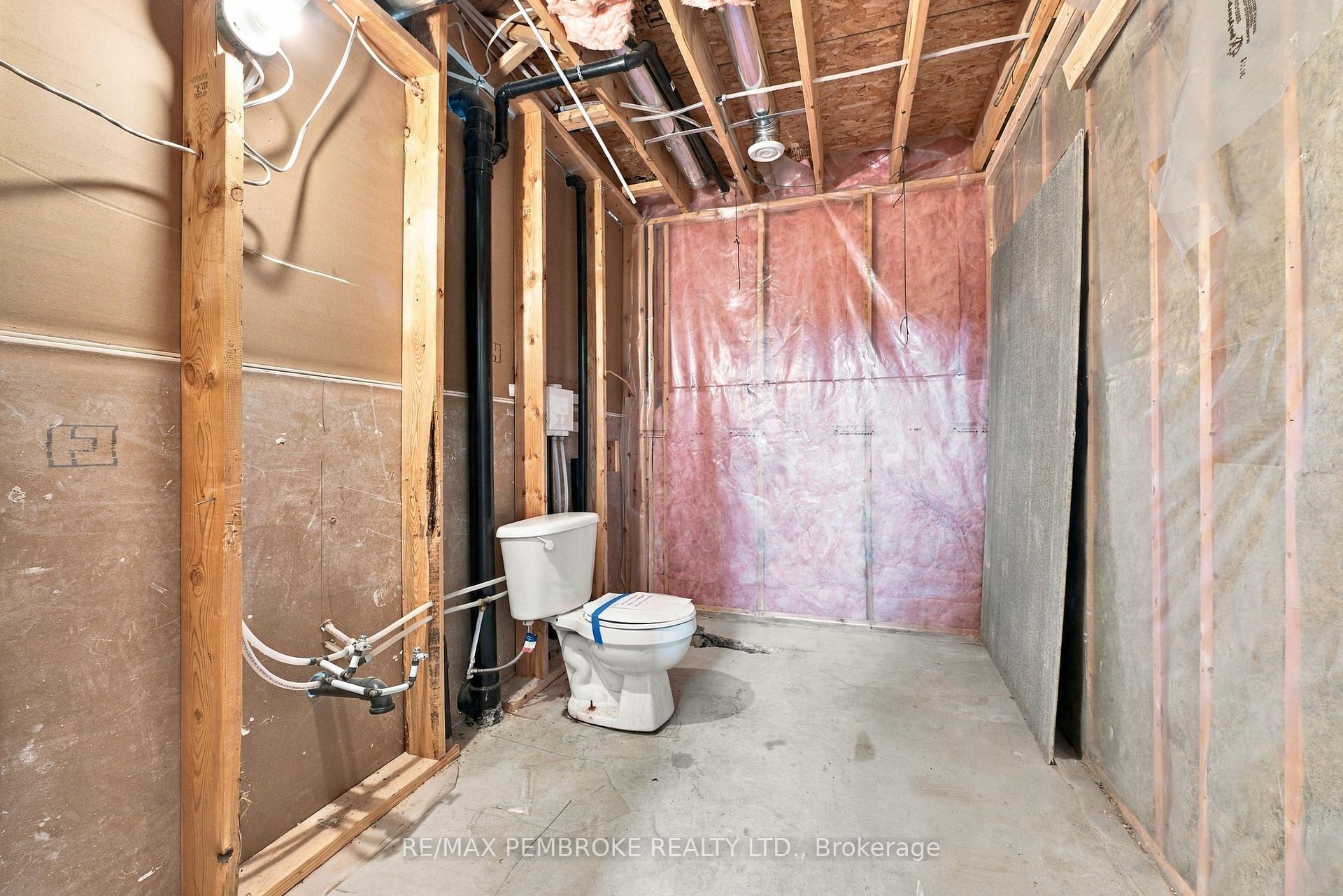 Photo 37 of 18 Joseph Street, Laurentian Hills, Chalk River and Laurentian Hills South — HOMEH