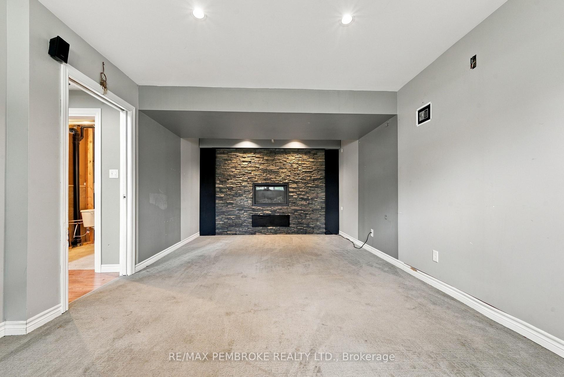 Photo 42 of 18 Joseph Street, Laurentian Hills, Chalk River and Laurentian Hills South — HOMEH