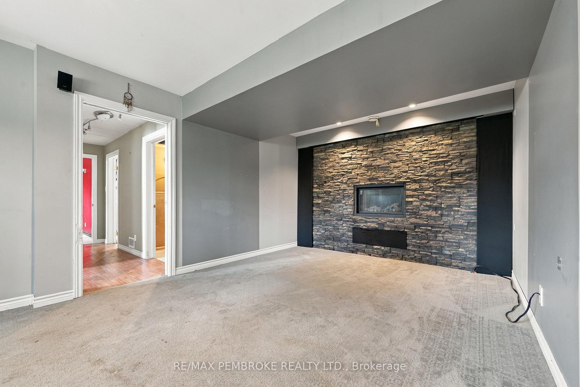 Photo 44 of 18 Joseph Street, Laurentian Hills, Chalk River and Laurentian Hills South — HOMEH