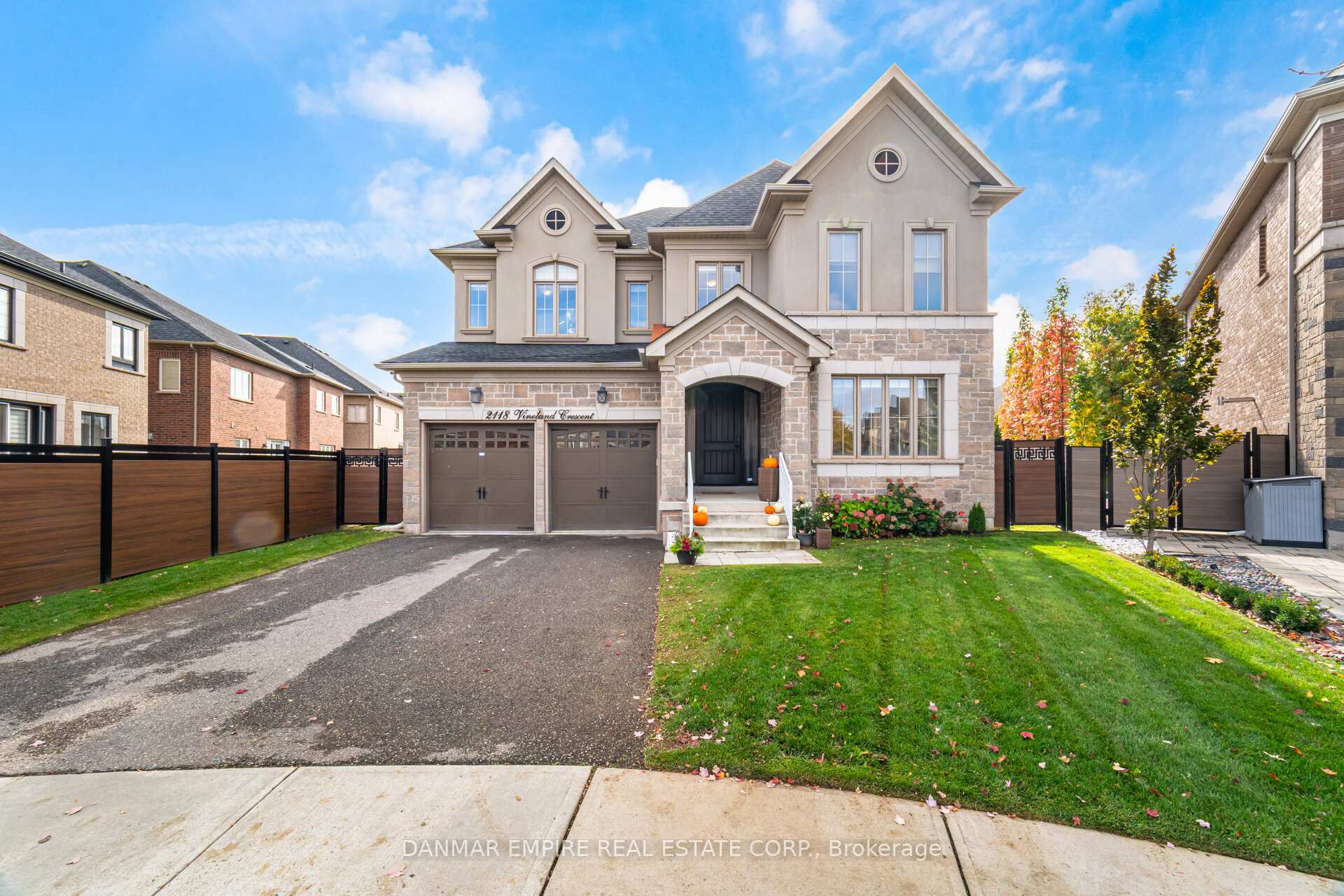 Photo 4 of 2118 Vineland Crescent, Oakville, River Oaks — HOMEH