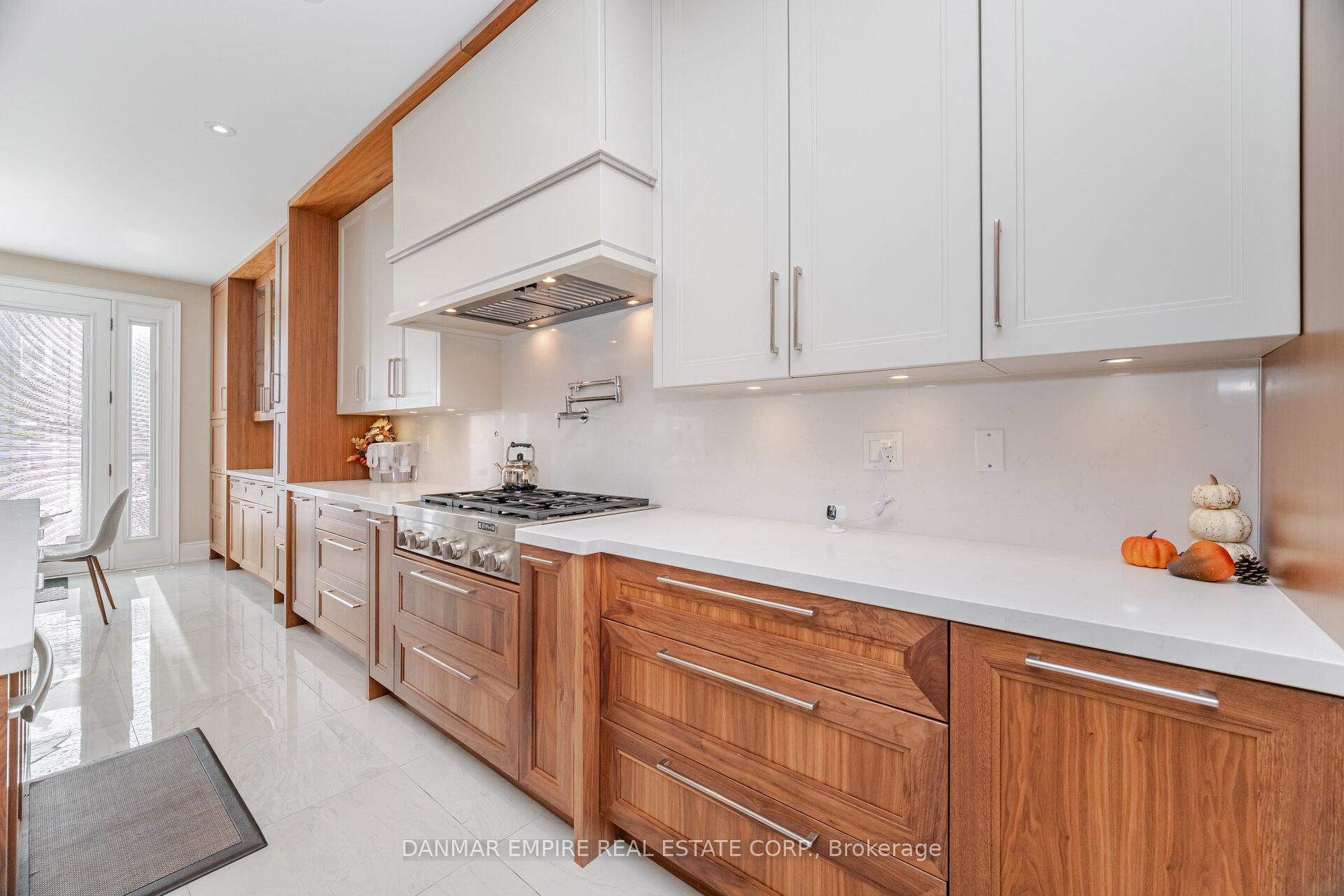 Photo 9 of 2118 Vineland Crescent, Oakville, River Oaks — HOMEH