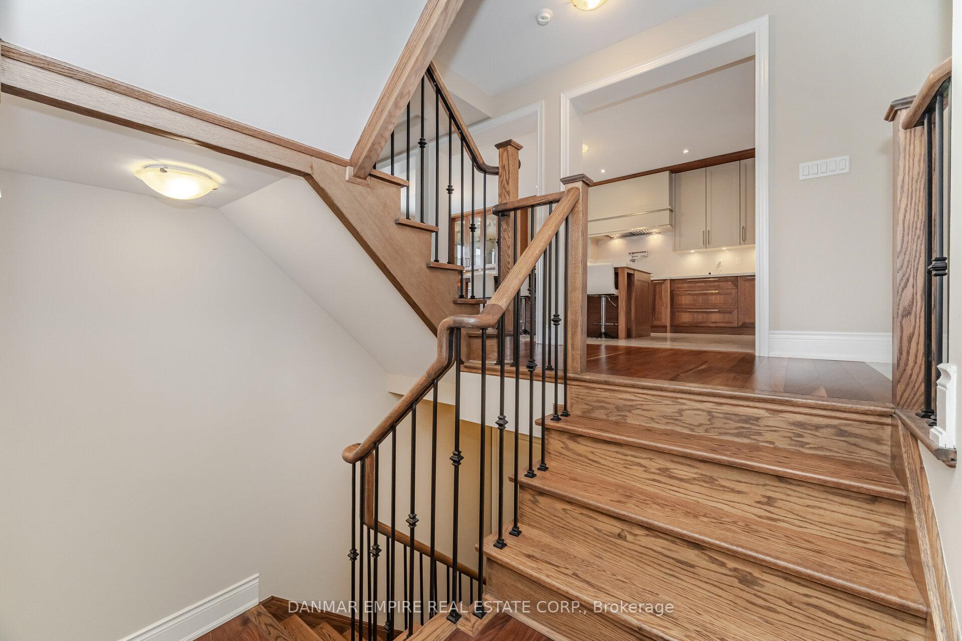 Photo 12 of 2118 Vineland Crescent, Oakville, River Oaks — HOMEH