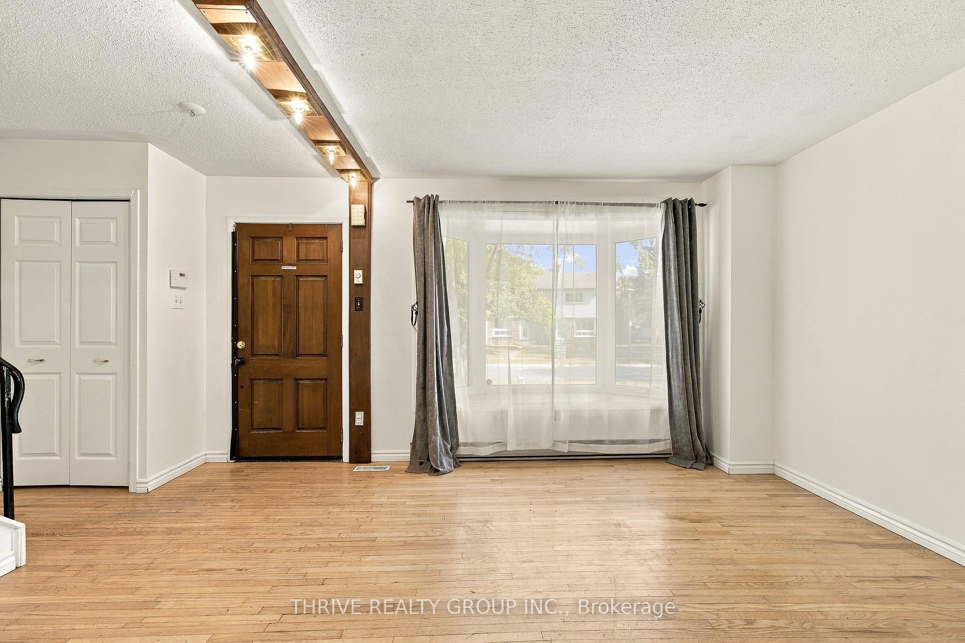Photo 9 of 1794 Culver Drive, London, East H — HOMEH