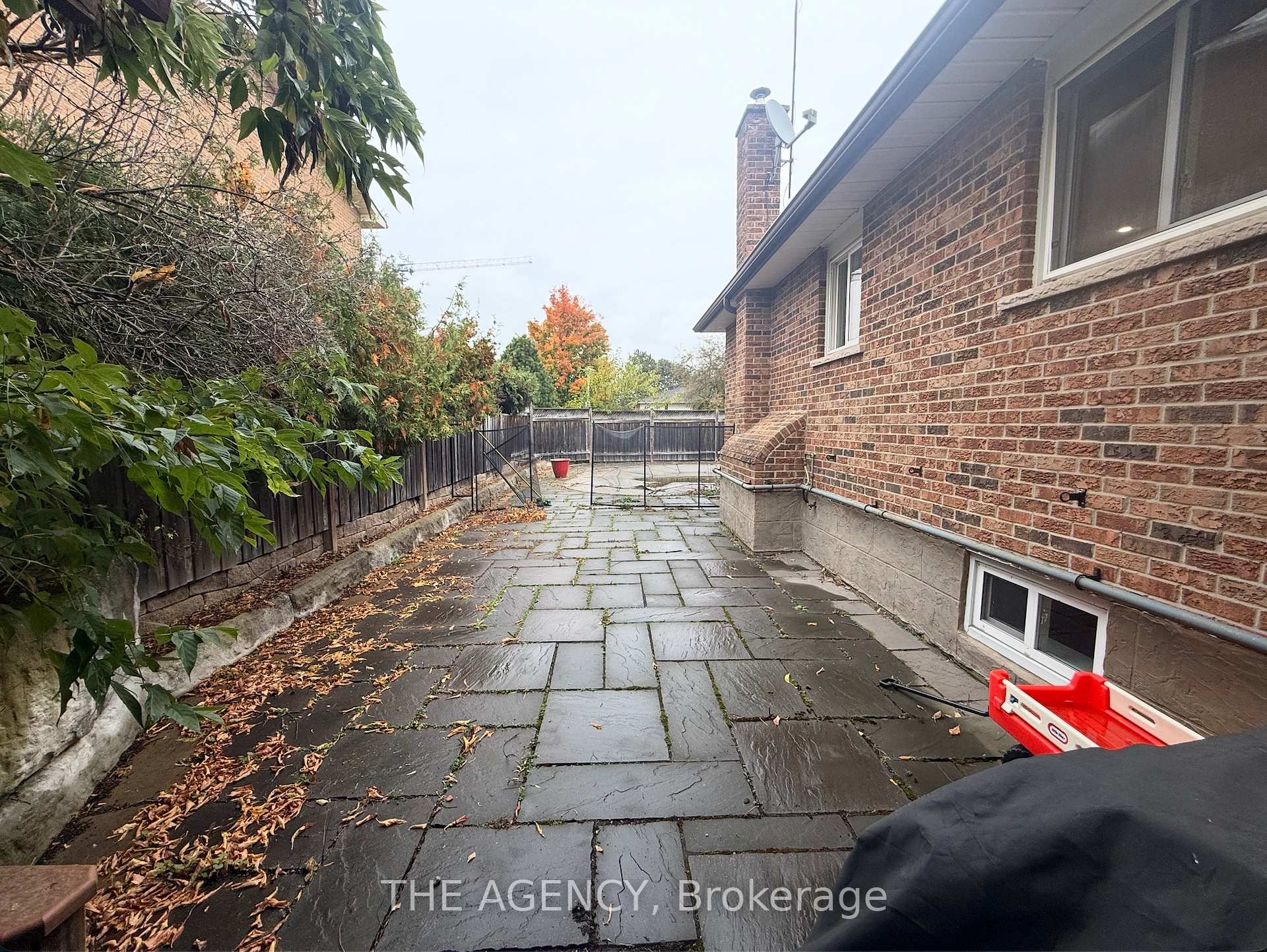 Photo 6 of 411 Laurier Avenue, Milton, Old Milton — HOMEH