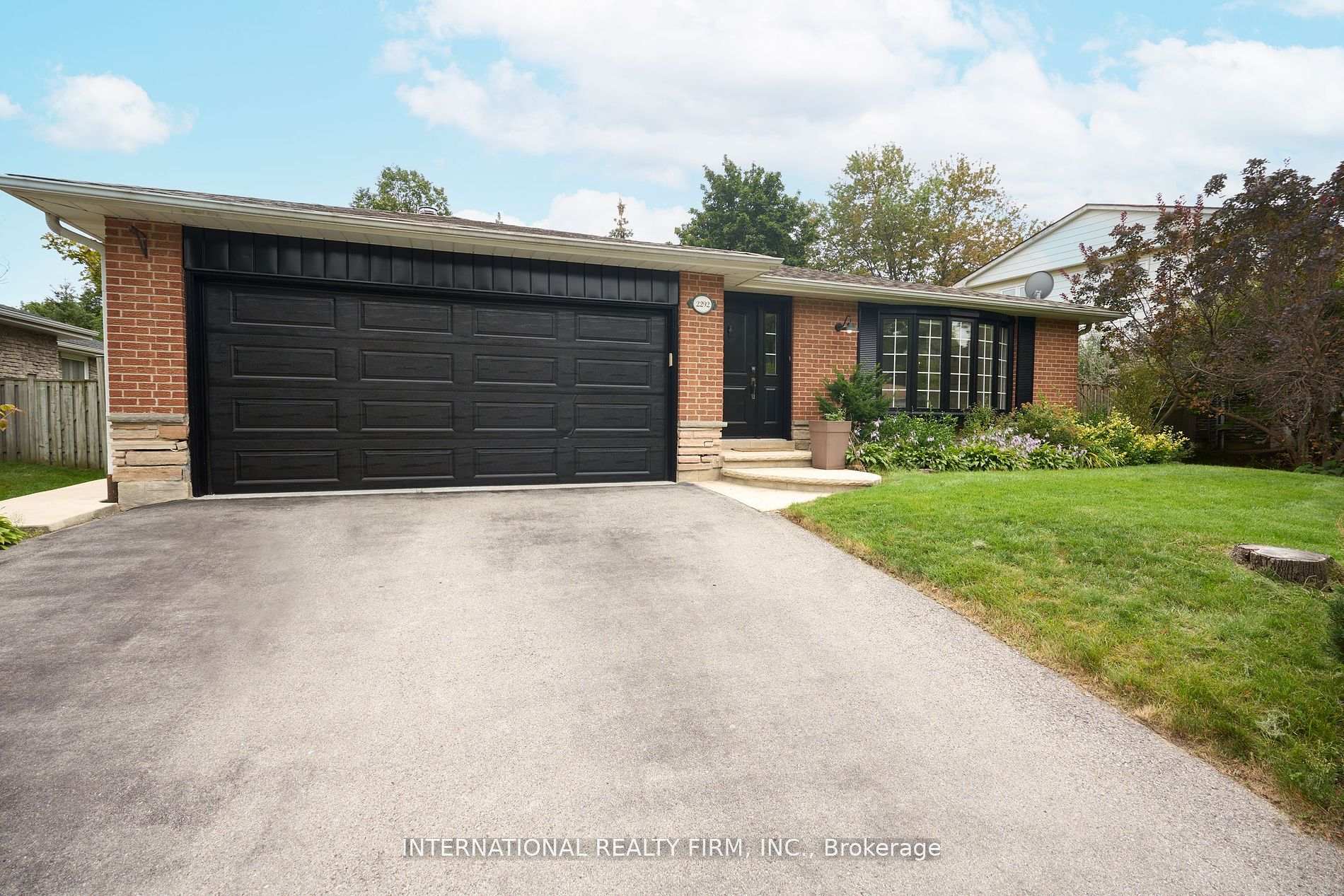 Photo of 2292 Devon Road