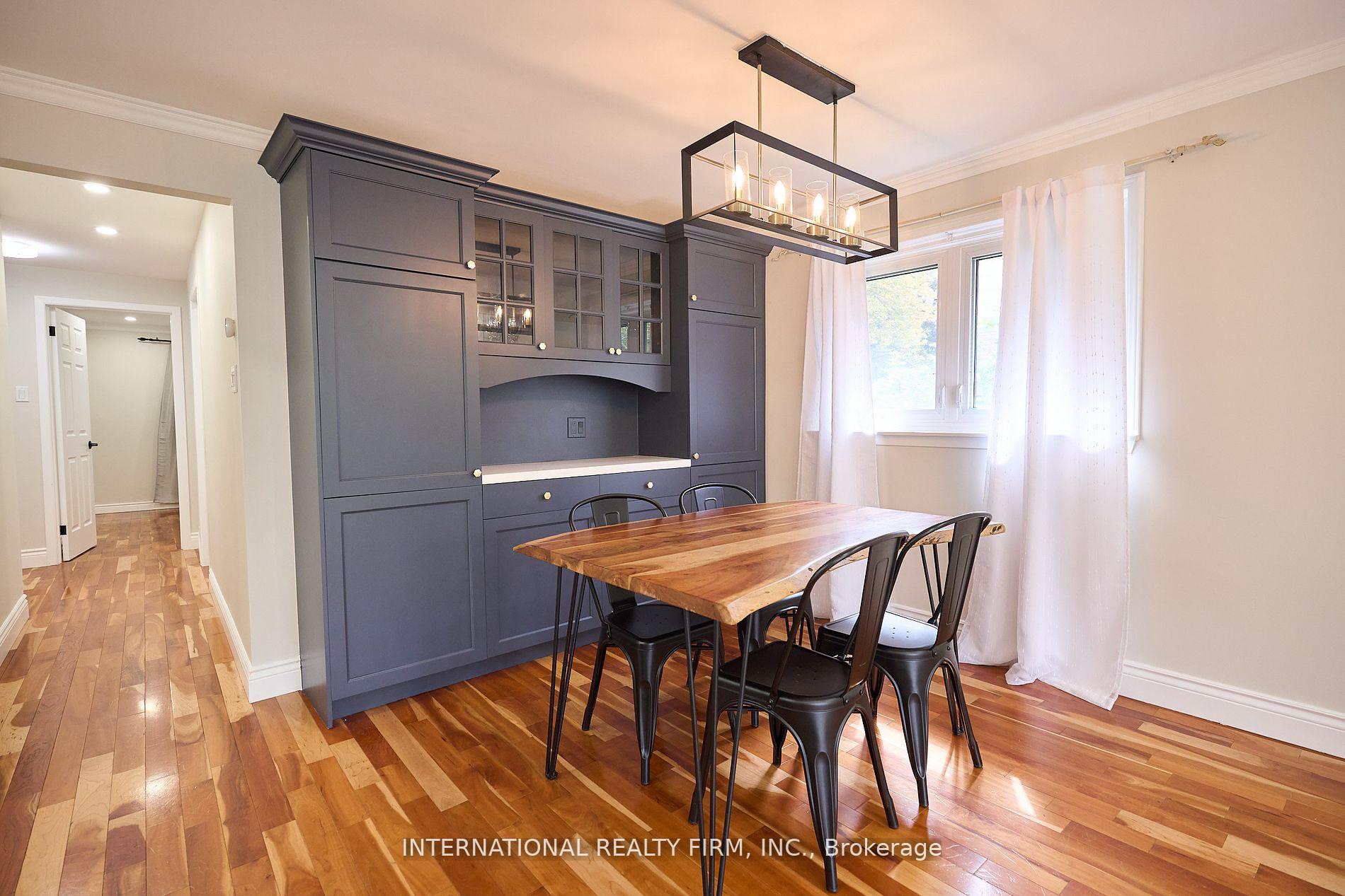 Photo 3 of 2292 Devon Road, Oakville, Ford — HOMEH