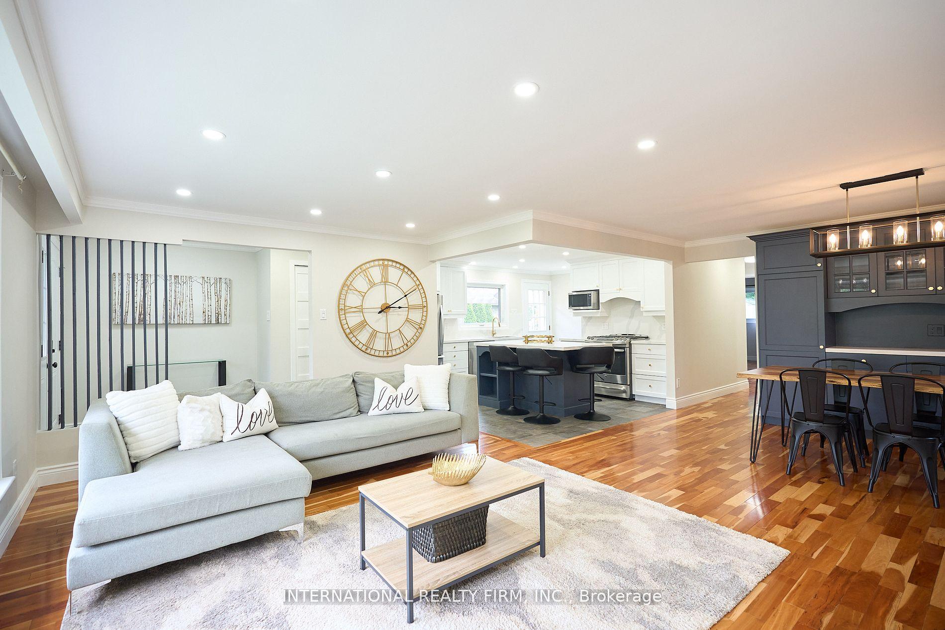 Photo 5 of 2292 Devon Road, Oakville, Ford — HOMEH