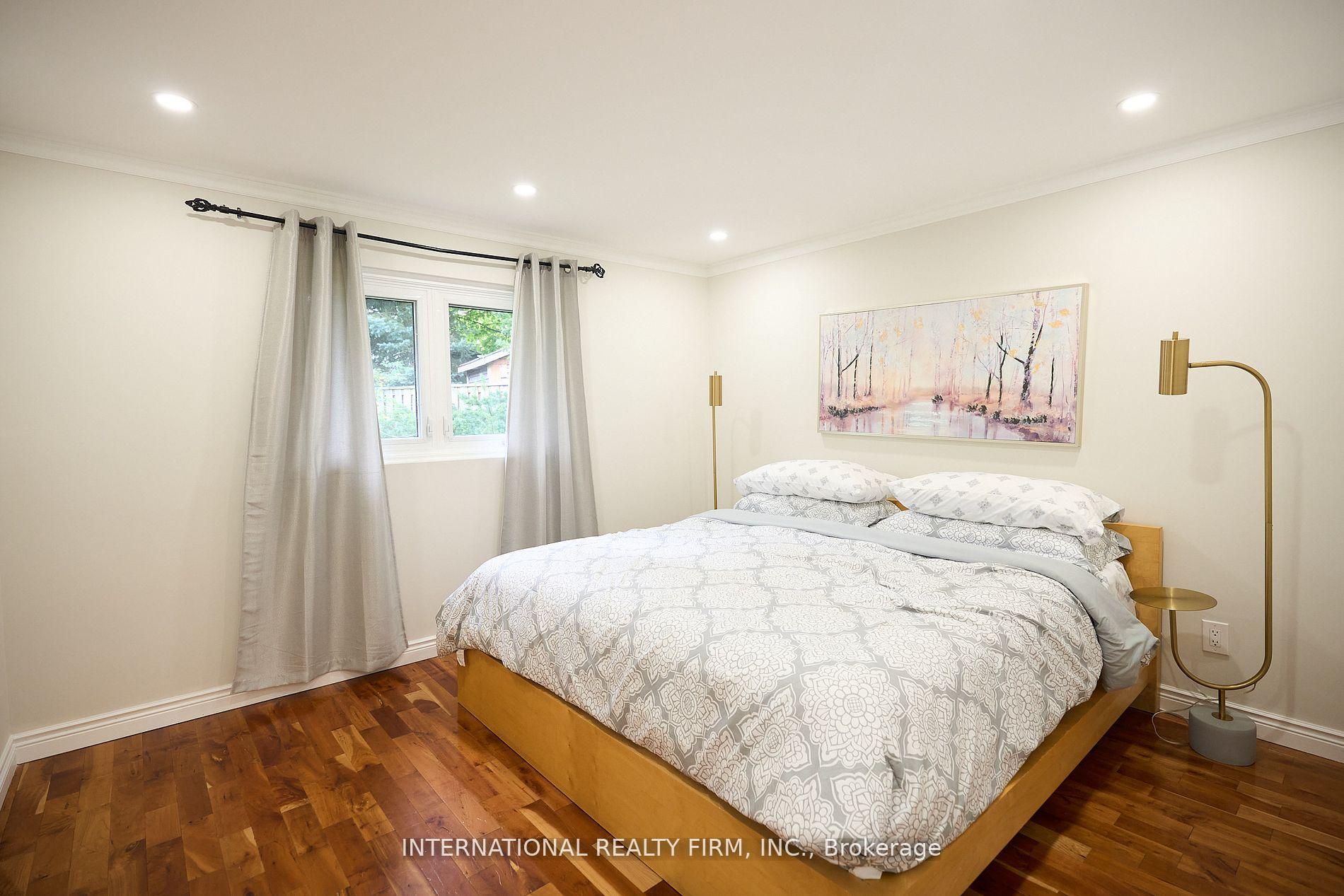 Photo 6 of 2292 Devon Road, Oakville, Ford — HOMEH