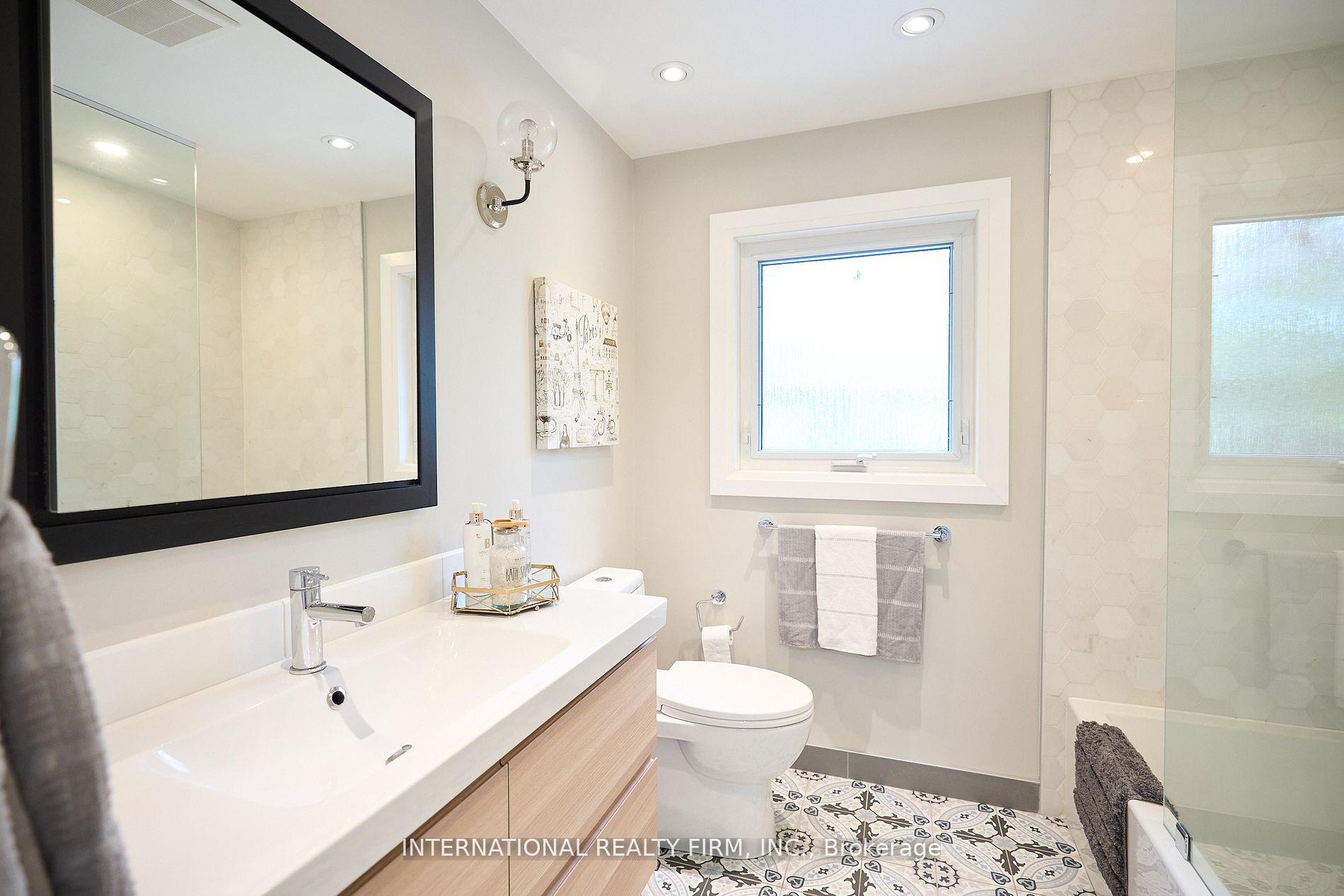 Photo 9 of 2292 Devon Road, Oakville, Ford — HOMEH