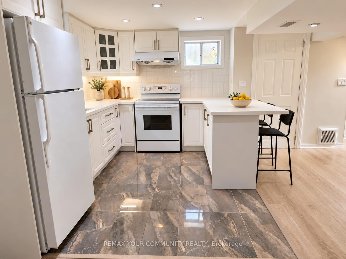 Photo 6 of Unit Lower Level, 387 Paliser Crescent N, Richmond Hill, Harding — HOMEH