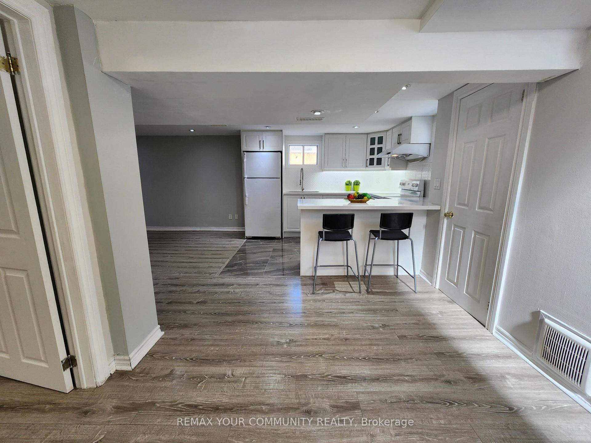 Photo 4 of Unit Lower Level, 387 Paliser Crescent N, Richmond Hill, Harding — HOMEH