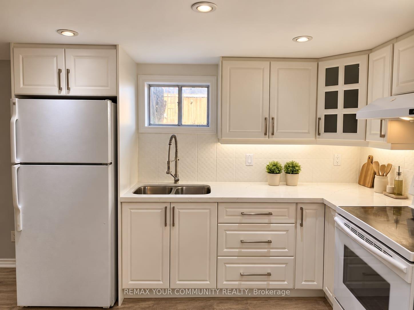 Photo 8 of Unit Lower Level, 387 Paliser Crescent N, Richmond Hill, Harding — HOMEH