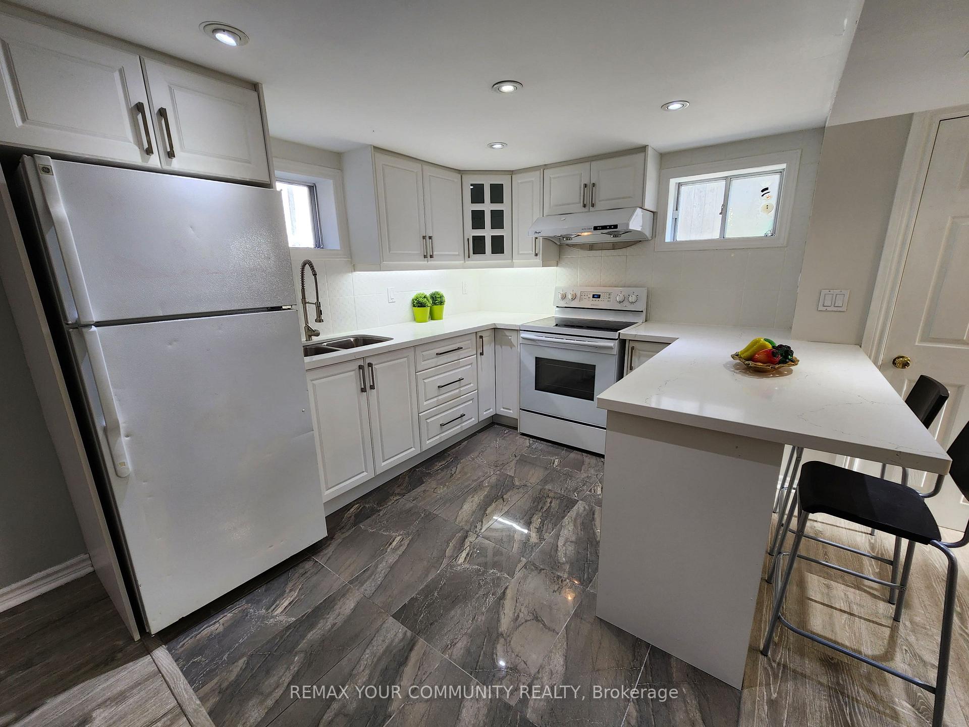 Photo 9 of Unit Lower Level, 387 Paliser Crescent N, Richmond Hill, Harding — HOMEH