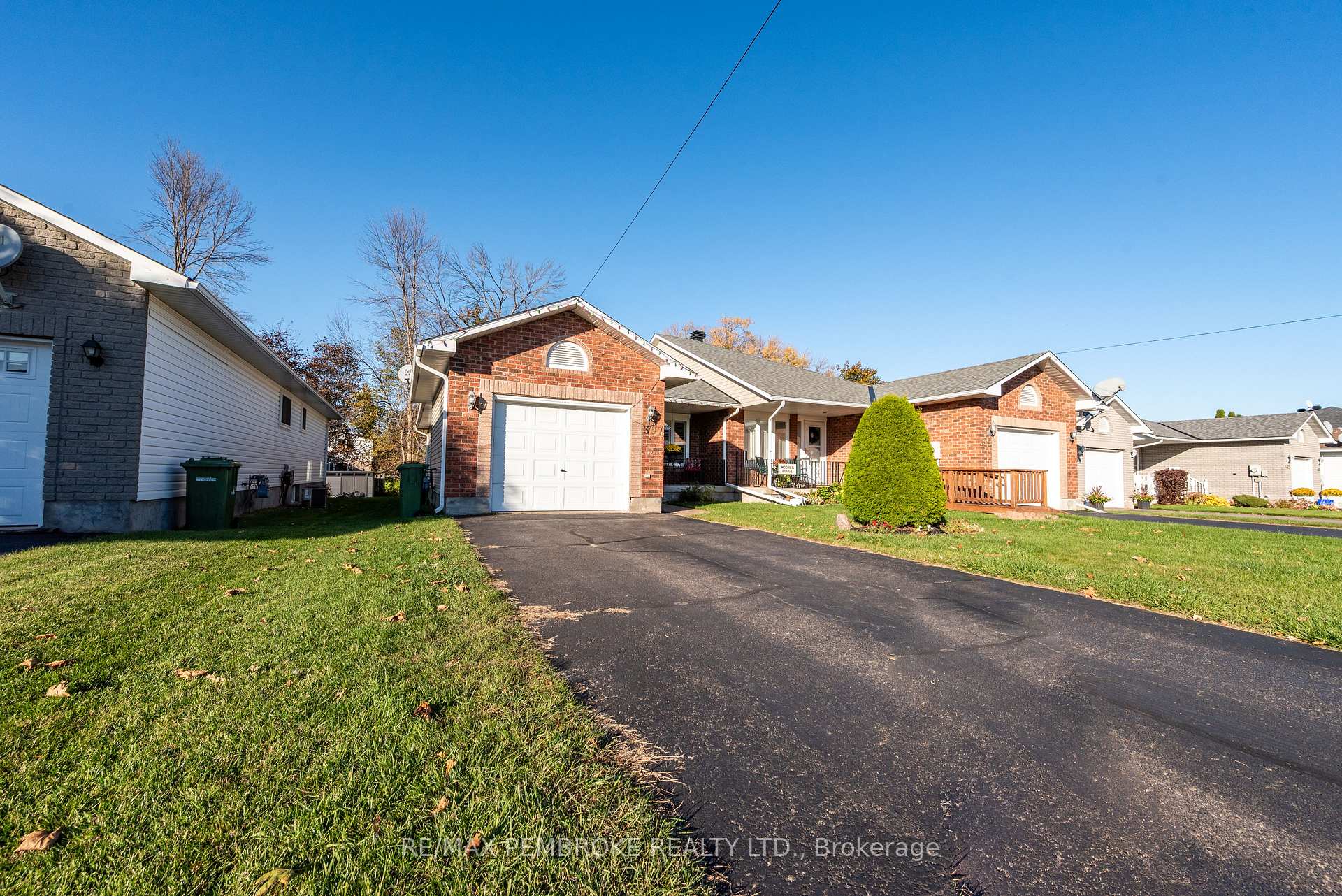 Photo 2 of 397 Morris Street, Pembroke, Pembroke — HOMEH