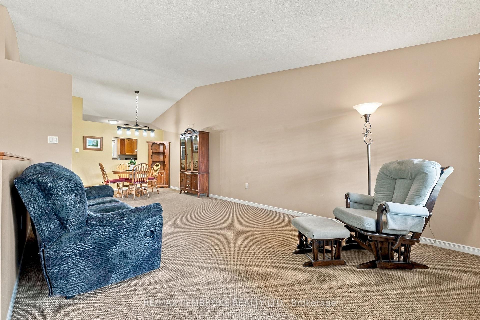 Photo 6 of 397 Morris Street, Pembroke, Pembroke — HOMEH
