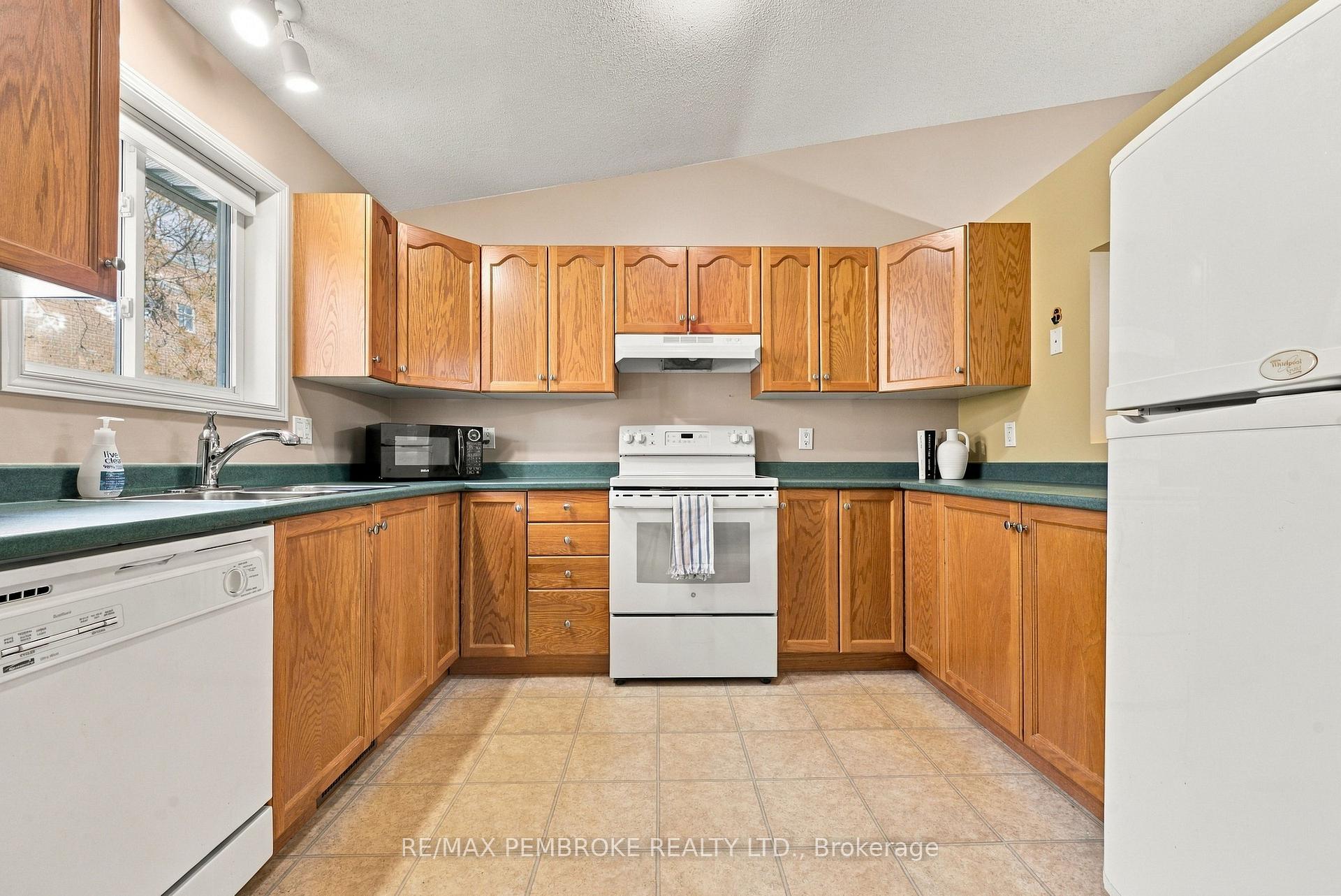 Photo 13 of 397 Morris Street, Pembroke, Pembroke — HOMEH