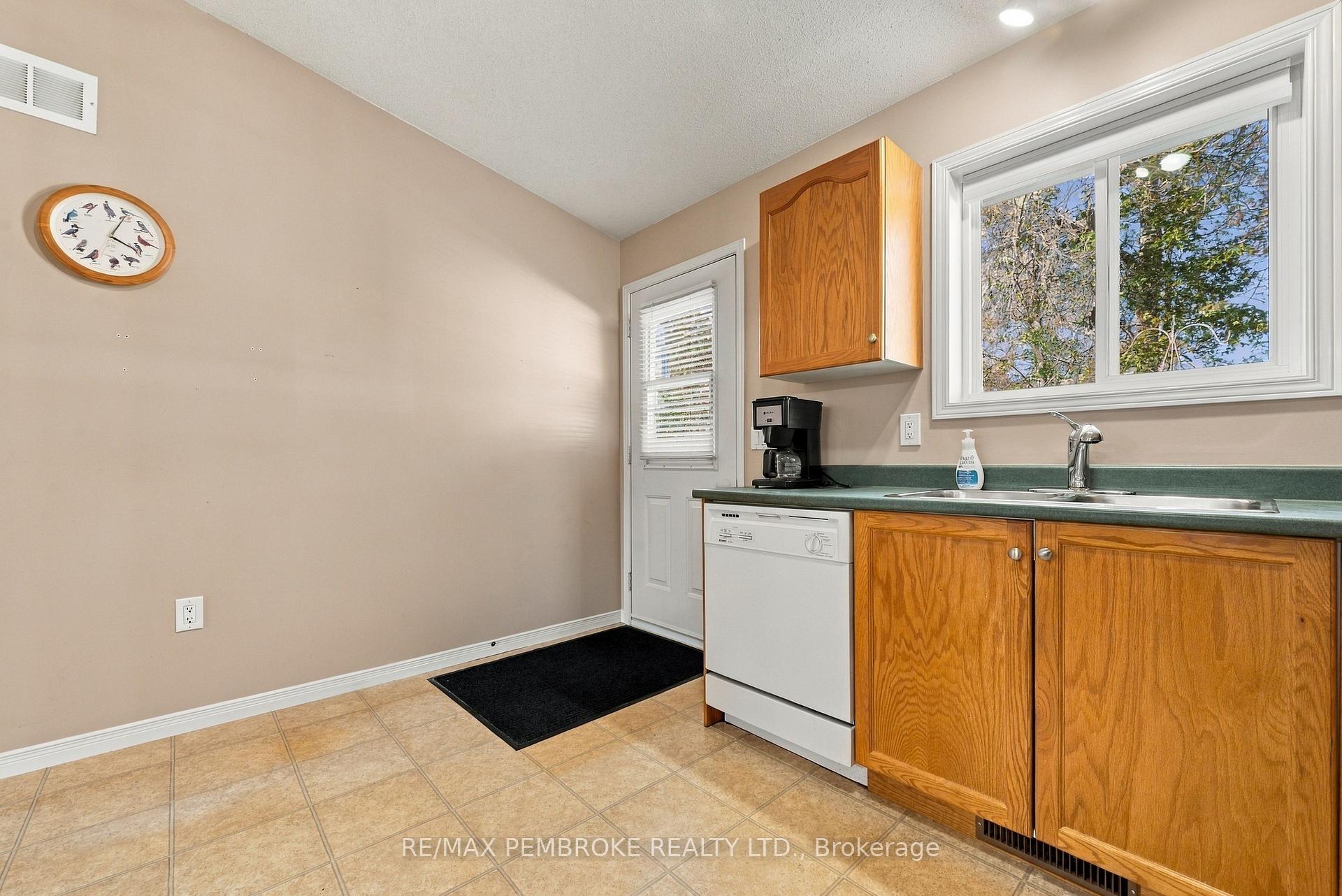 Photo 17 of 397 Morris Street, Pembroke, Pembroke — HOMEH