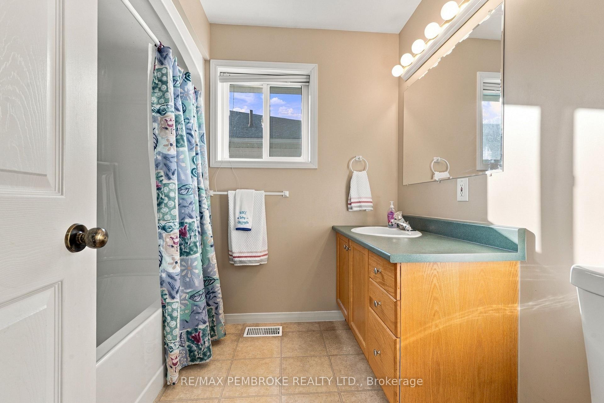 Photo 21 of 397 Morris Street, Pembroke, Pembroke — HOMEH