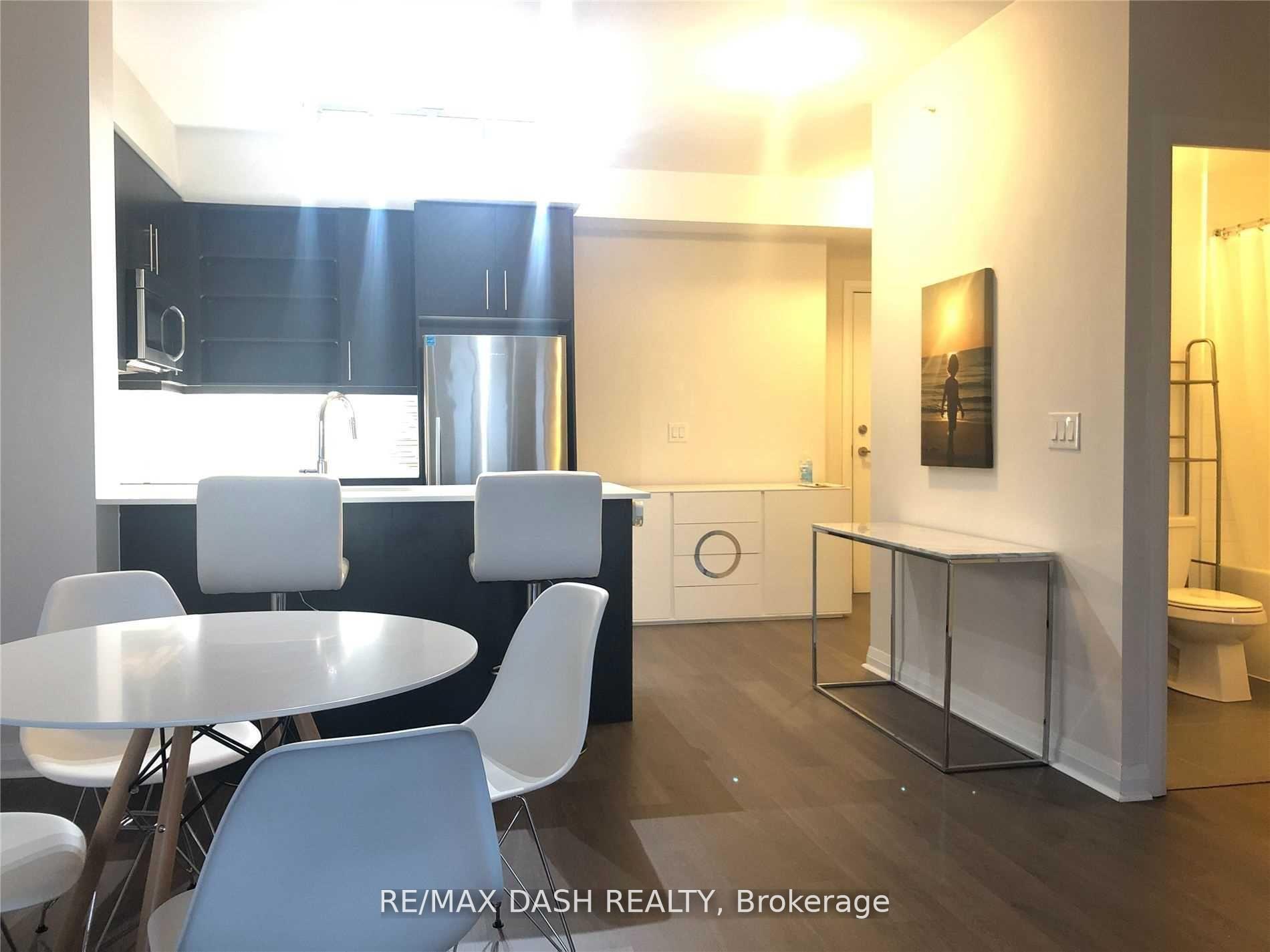 Photo 3 of Unit 711, 55 Oneida Crescent, Richmond Hill, Langstaff — HOMEH