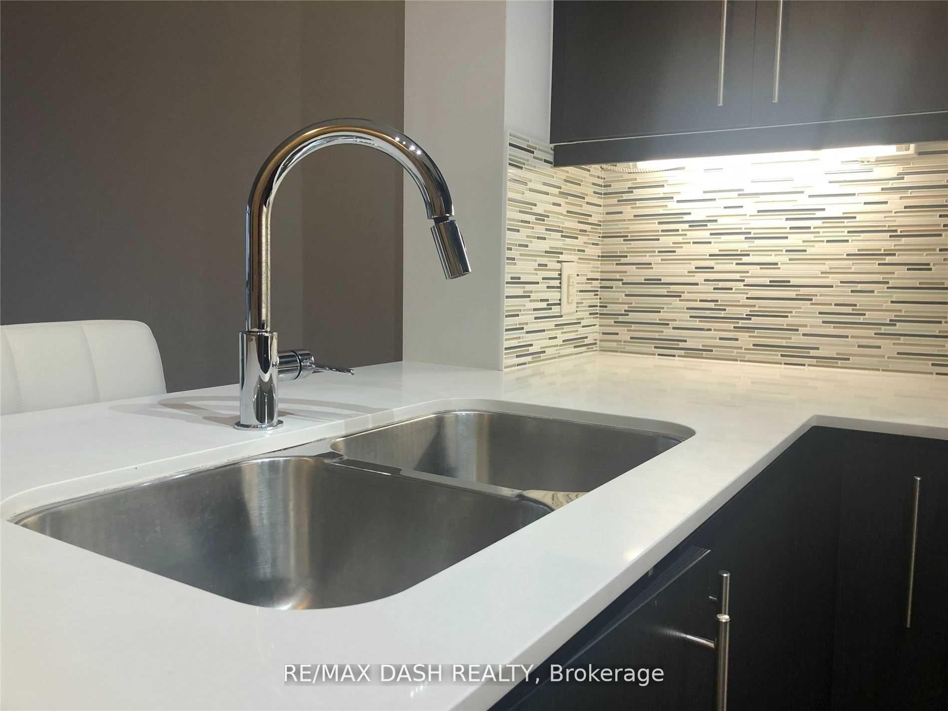 Photo 5 of Unit 711, 55 Oneida Crescent, Richmond Hill, Langstaff — HOMEH