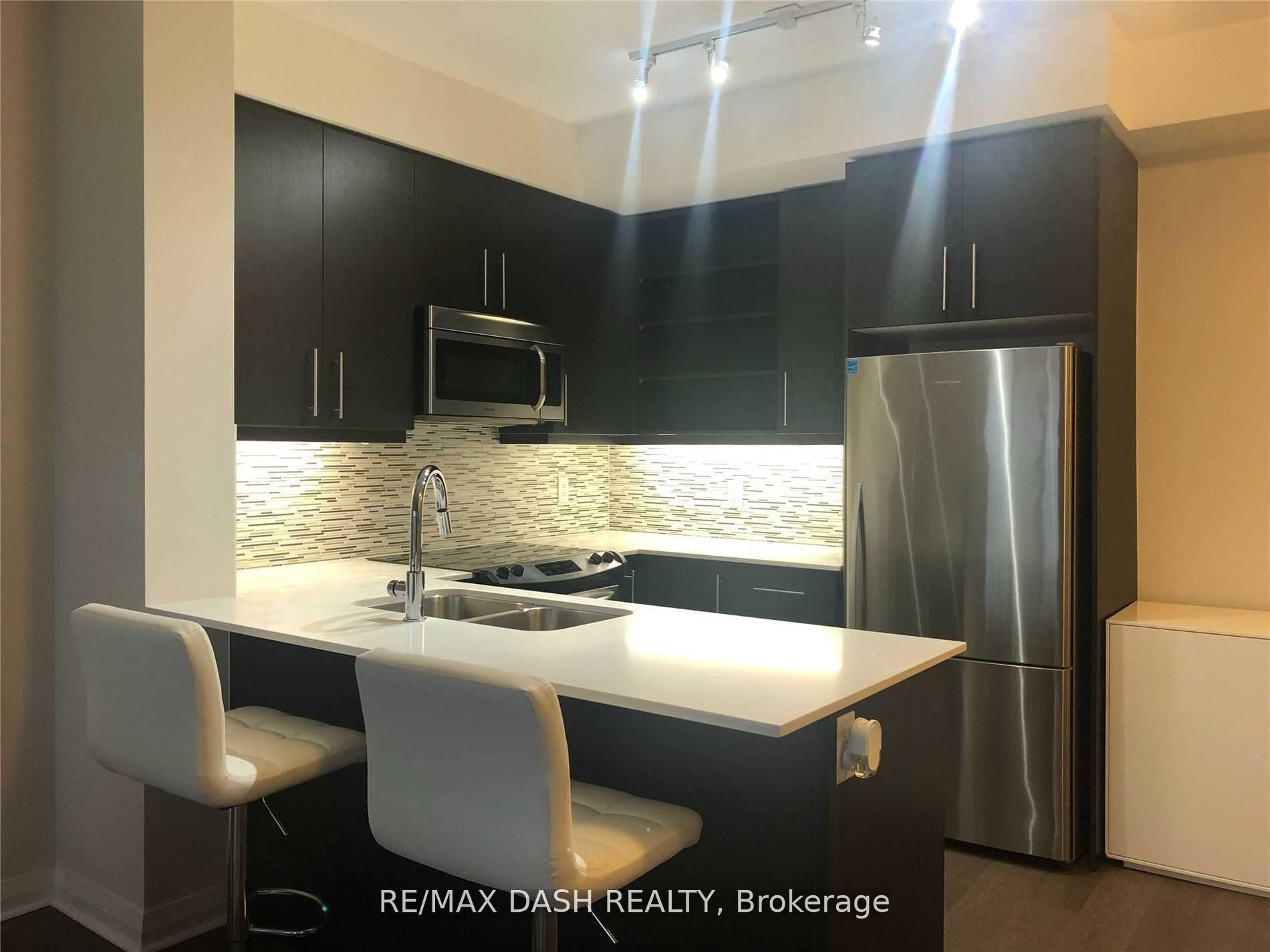 Photo 6 of Unit 711, 55 Oneida Crescent, Richmond Hill, Langstaff — HOMEH