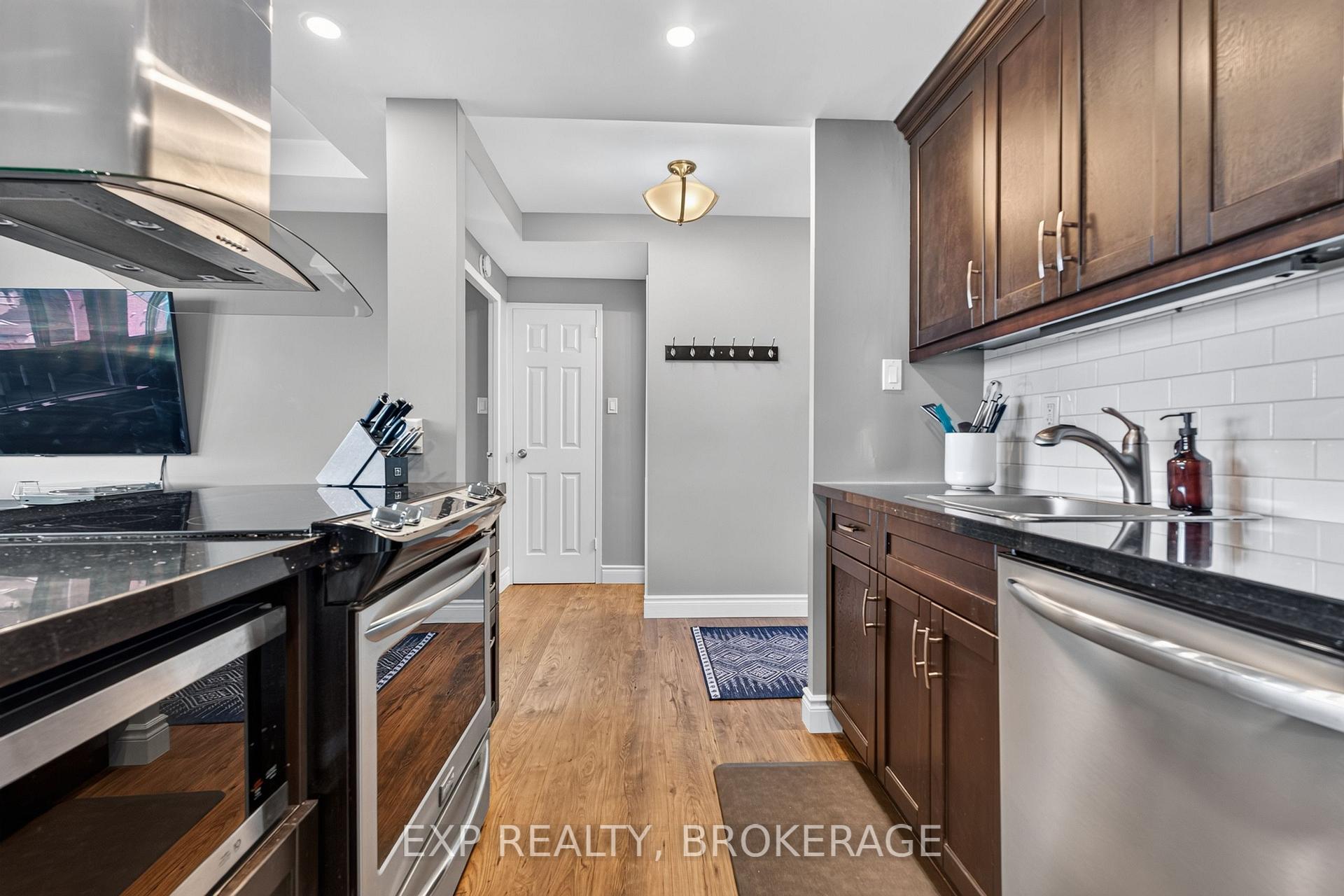 Photo 5 of Unit 202, 2 Mowat Avenue, Kingston, Central City West — HOMEH