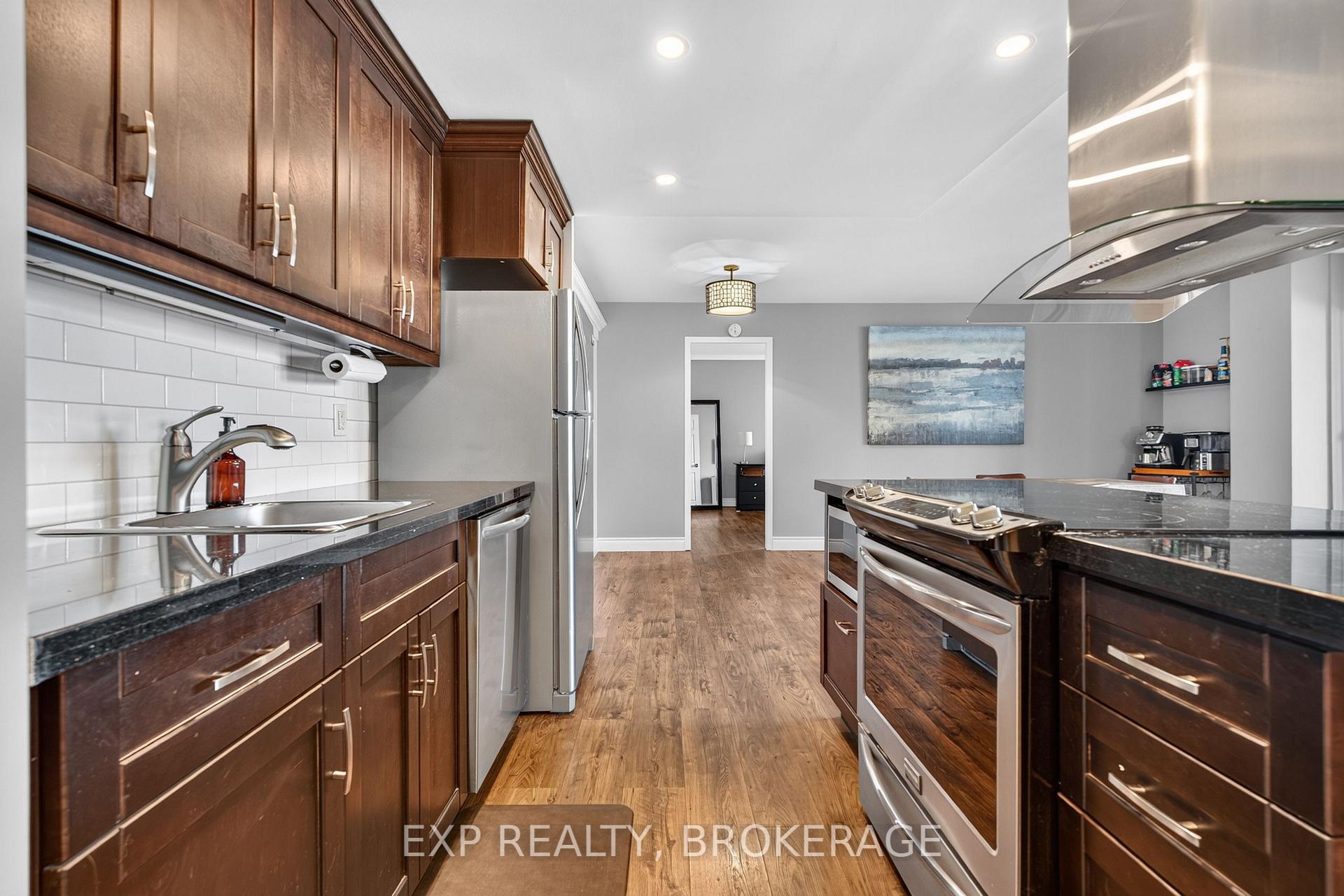 Photo 4 of Unit 202, 2 Mowat Avenue, Kingston, Central City West — HOMEH