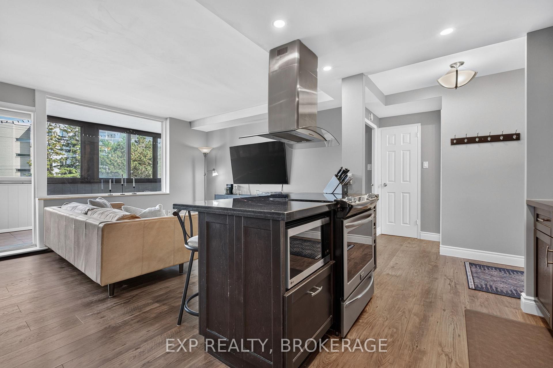 Photo 6 of Unit 202, 2 Mowat Avenue, Kingston, Central City West — HOMEH