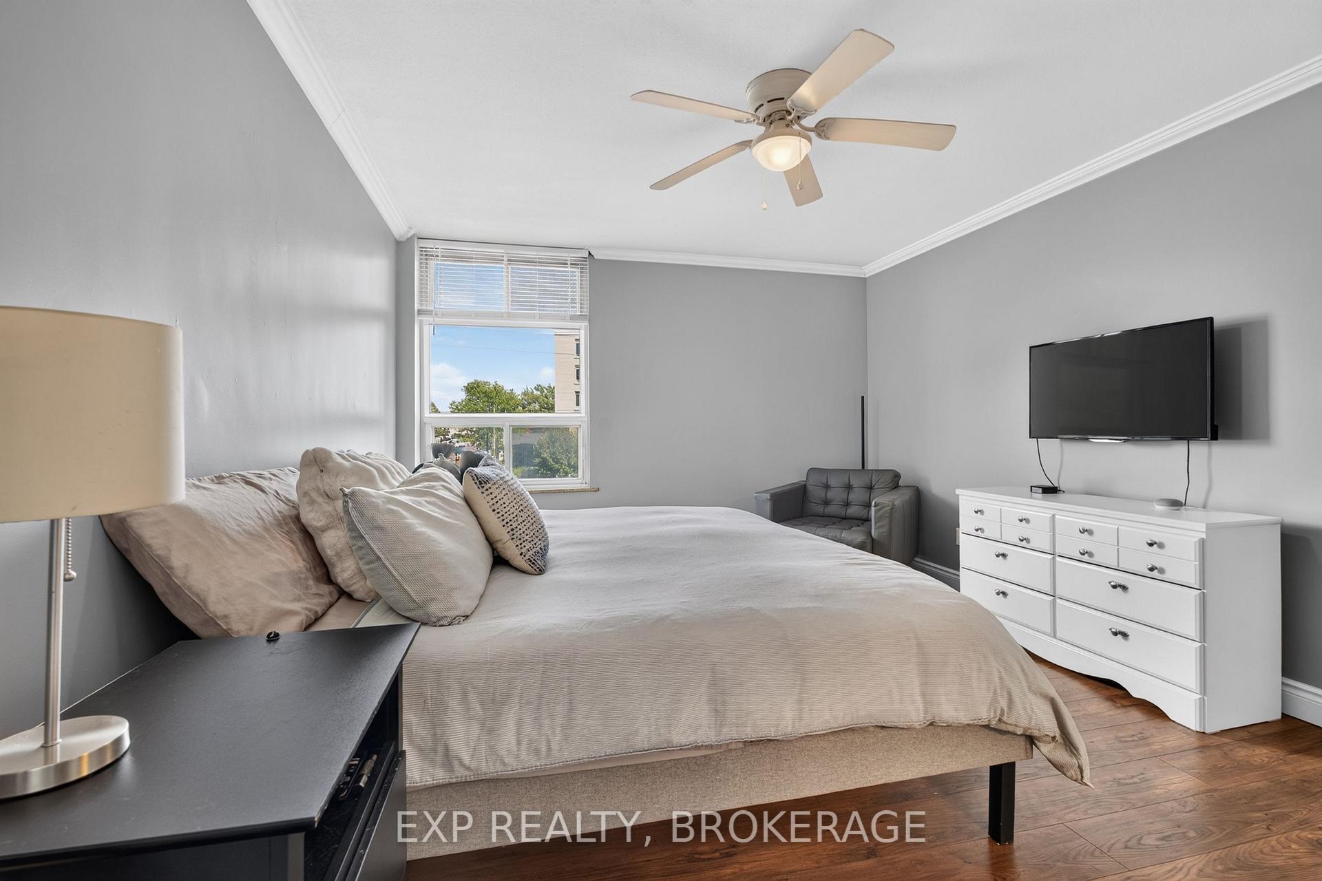 Photo 17 of Unit 202, 2 Mowat Avenue, Kingston, Central City West — HOMEH