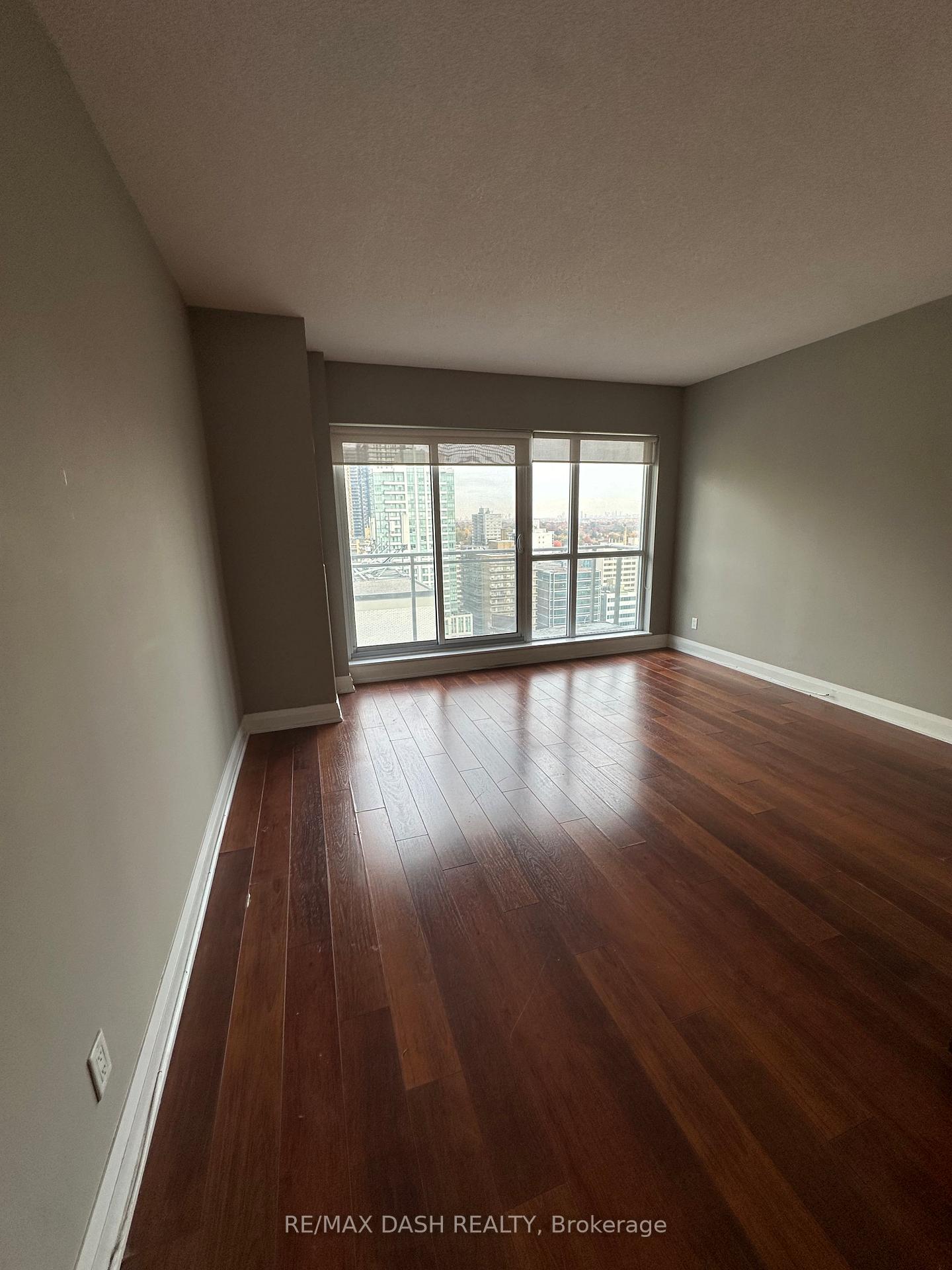 Photo 4 of Unit 1401, 83 Redpath Avenue, Toronto, Mount Pleasant West — HOMEH