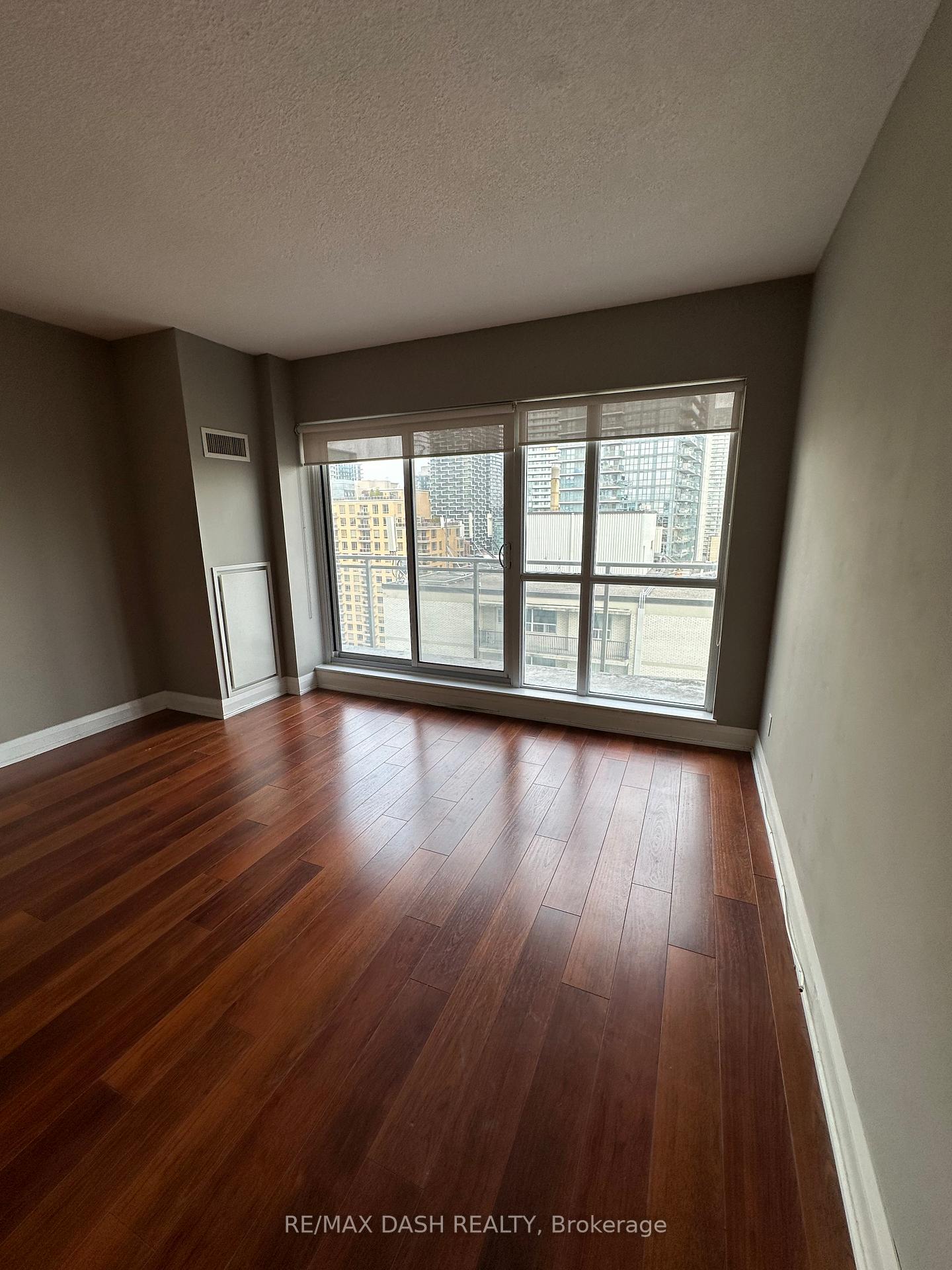 Photo 6 of Unit 1401, 83 Redpath Avenue, Toronto, Mount Pleasant West — HOMEH