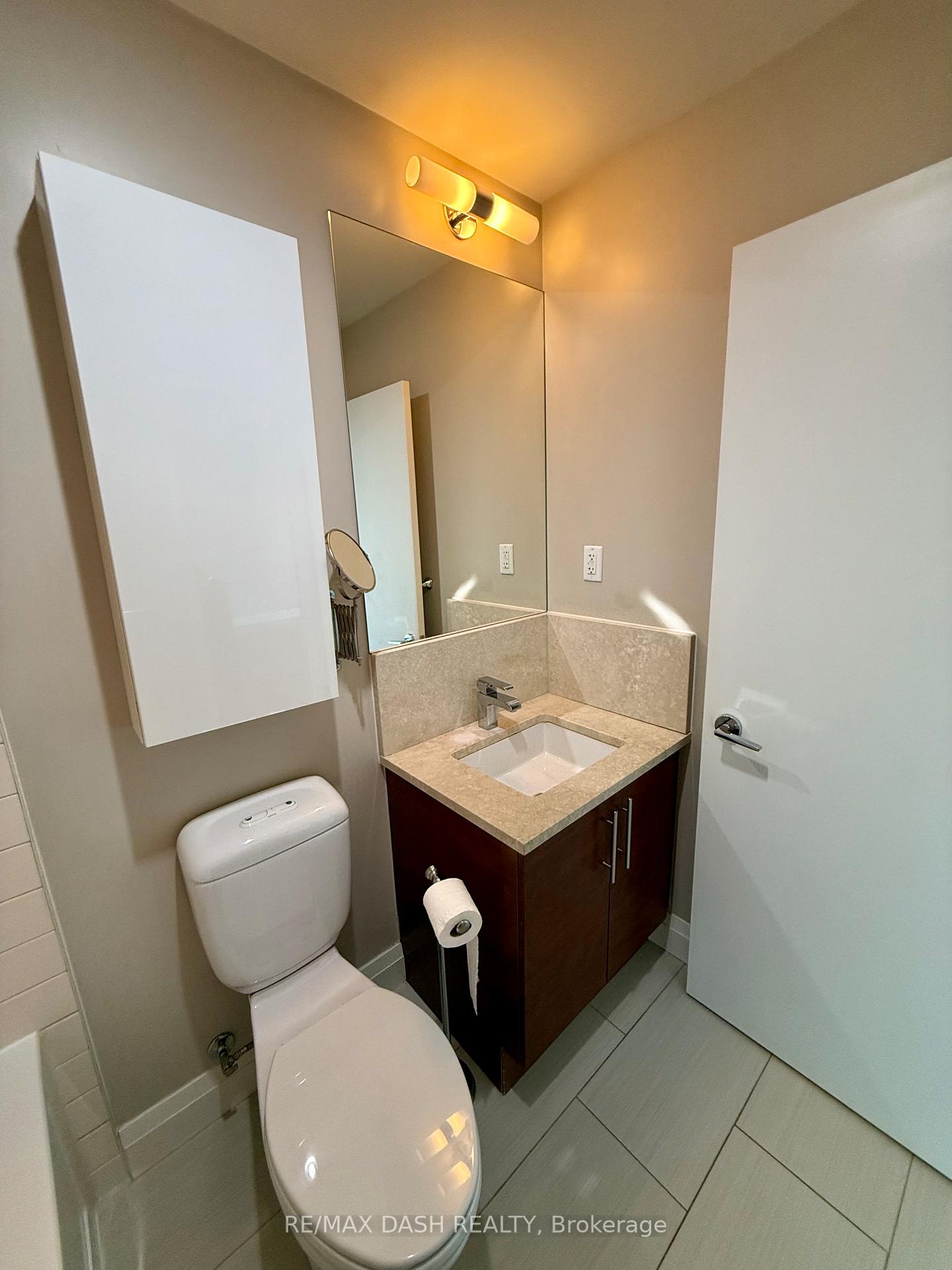 Photo 11 of Unit 1401, 83 Redpath Avenue, Toronto, Mount Pleasant West — HOMEH