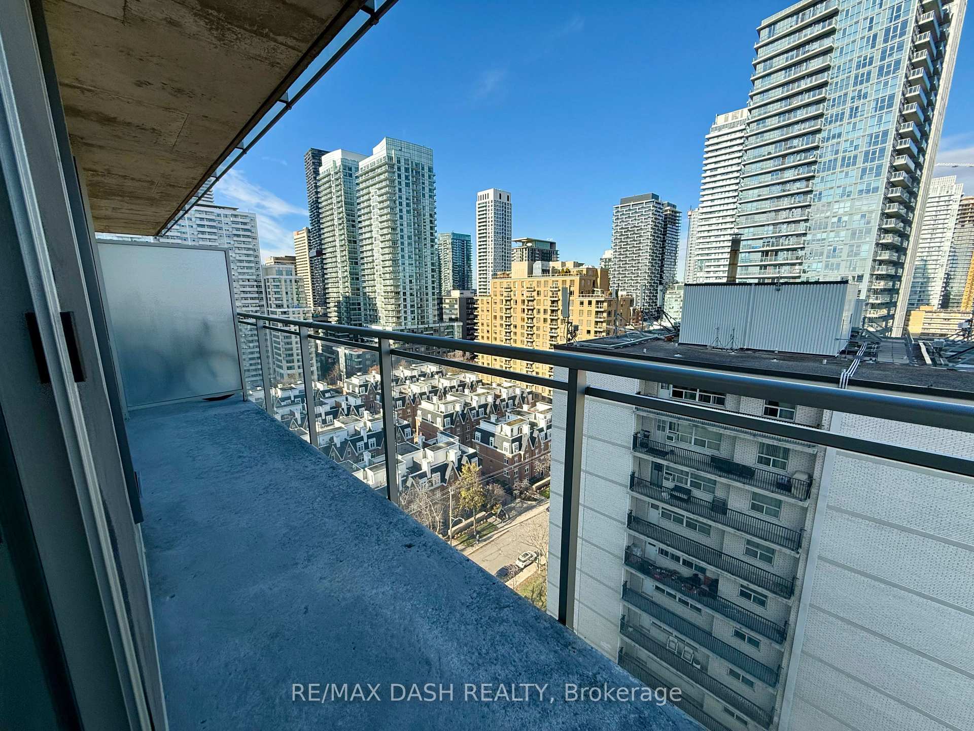 Photo 14 of Unit 1401, 83 Redpath Avenue, Toronto, Mount Pleasant West — HOMEH