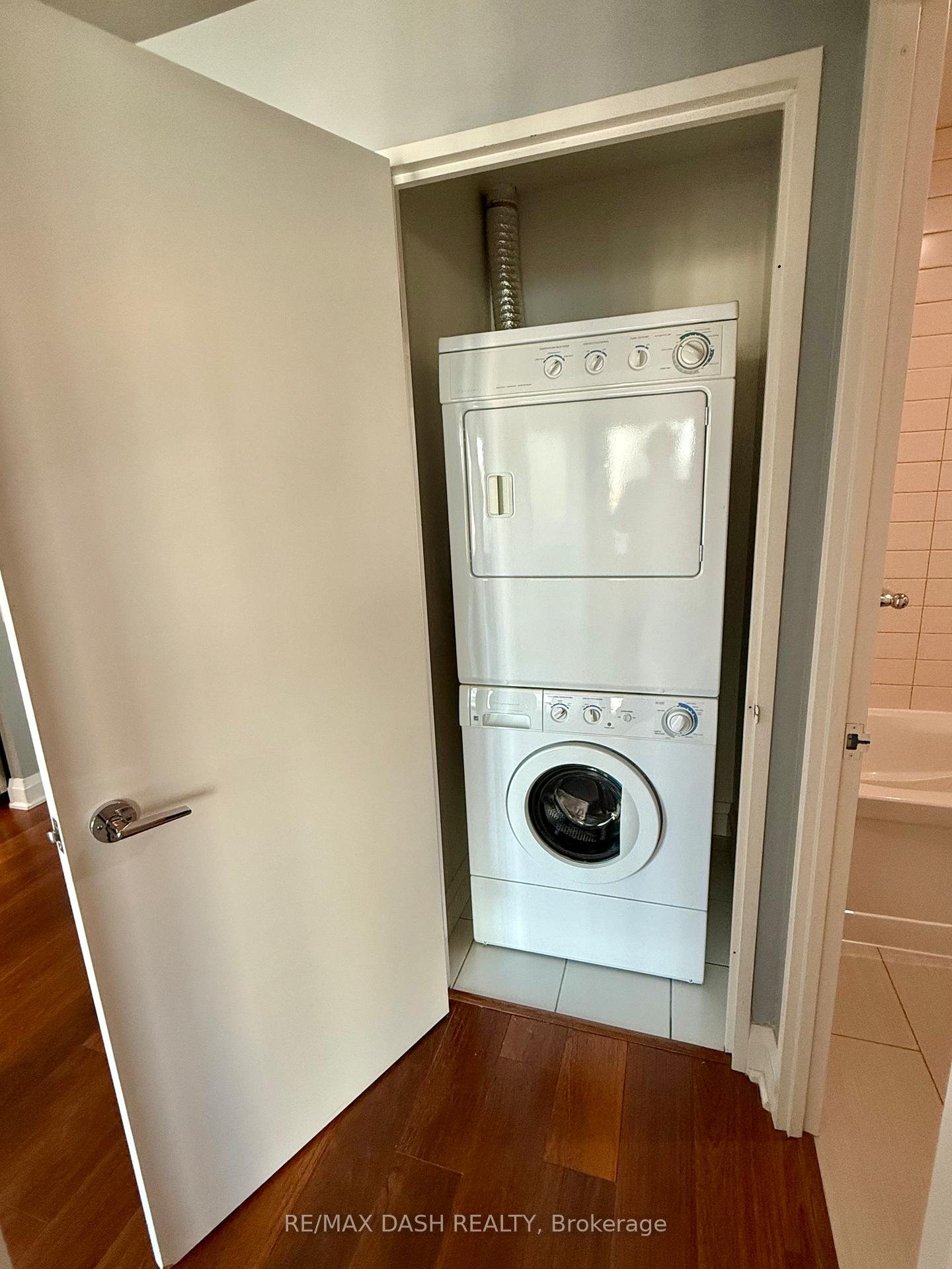 Photo 15 of Unit 1401, 83 Redpath Avenue, Toronto, Mount Pleasant West — HOMEH