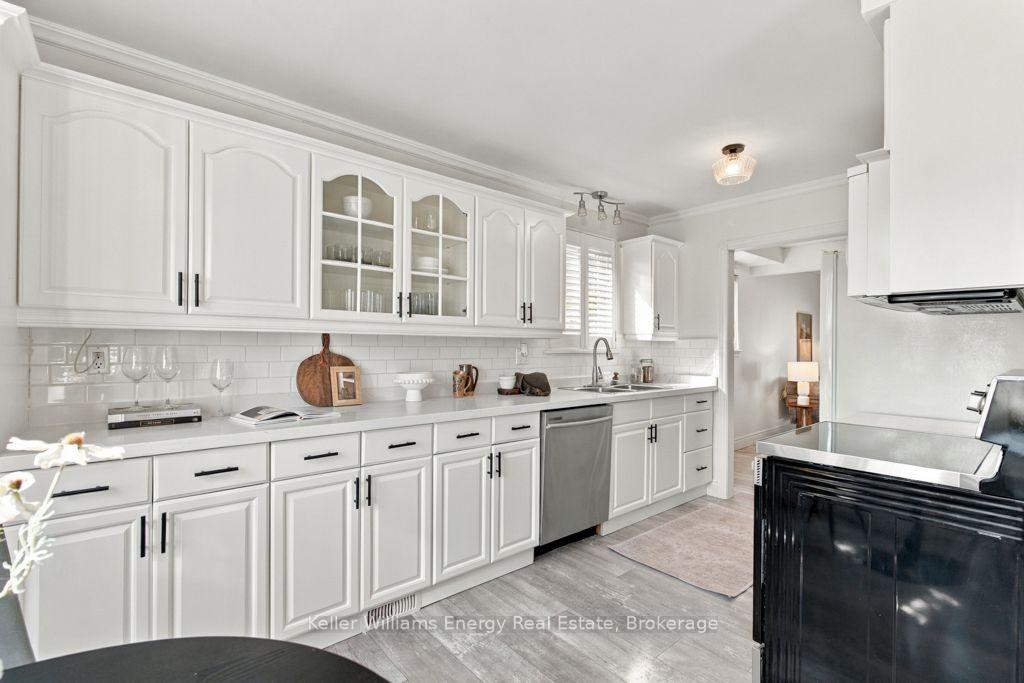 Photo 8 of 26 Carruthers Drive, Clarington, Bowmanville — HOMEH