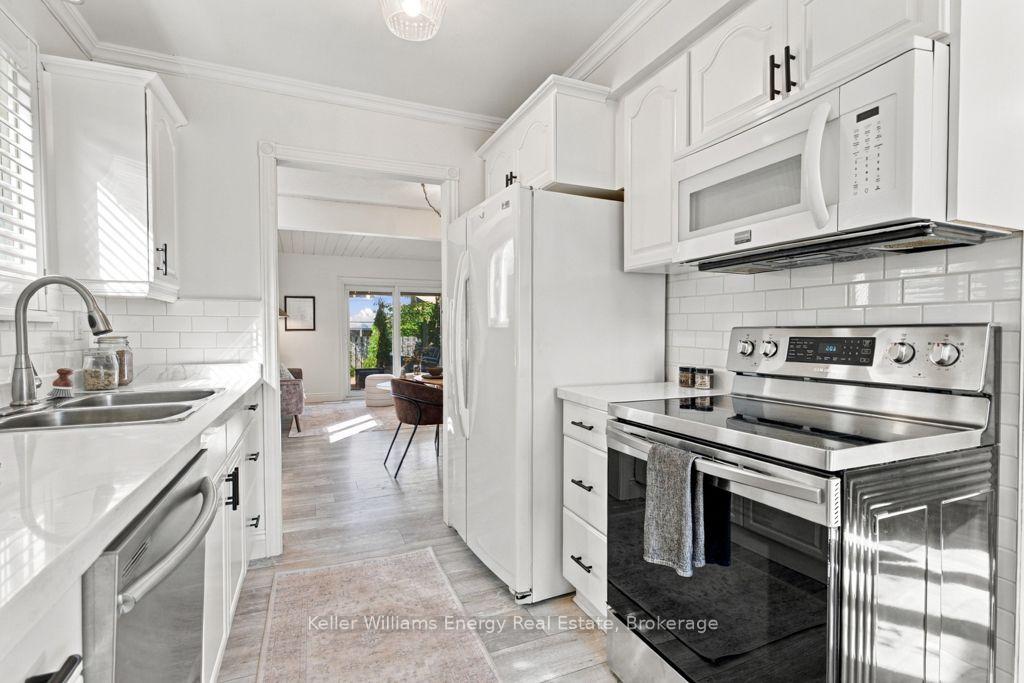 Photo 10 of 26 Carruthers Drive, Clarington, Bowmanville — HOMEH