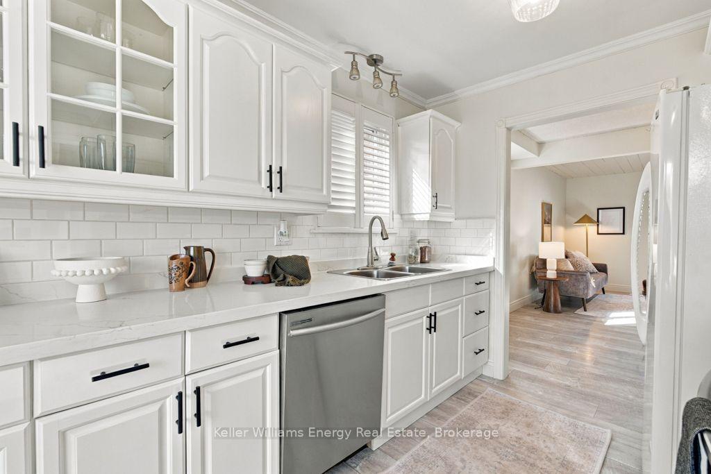 Photo 11 of 26 Carruthers Drive, Clarington, Bowmanville — HOMEH
