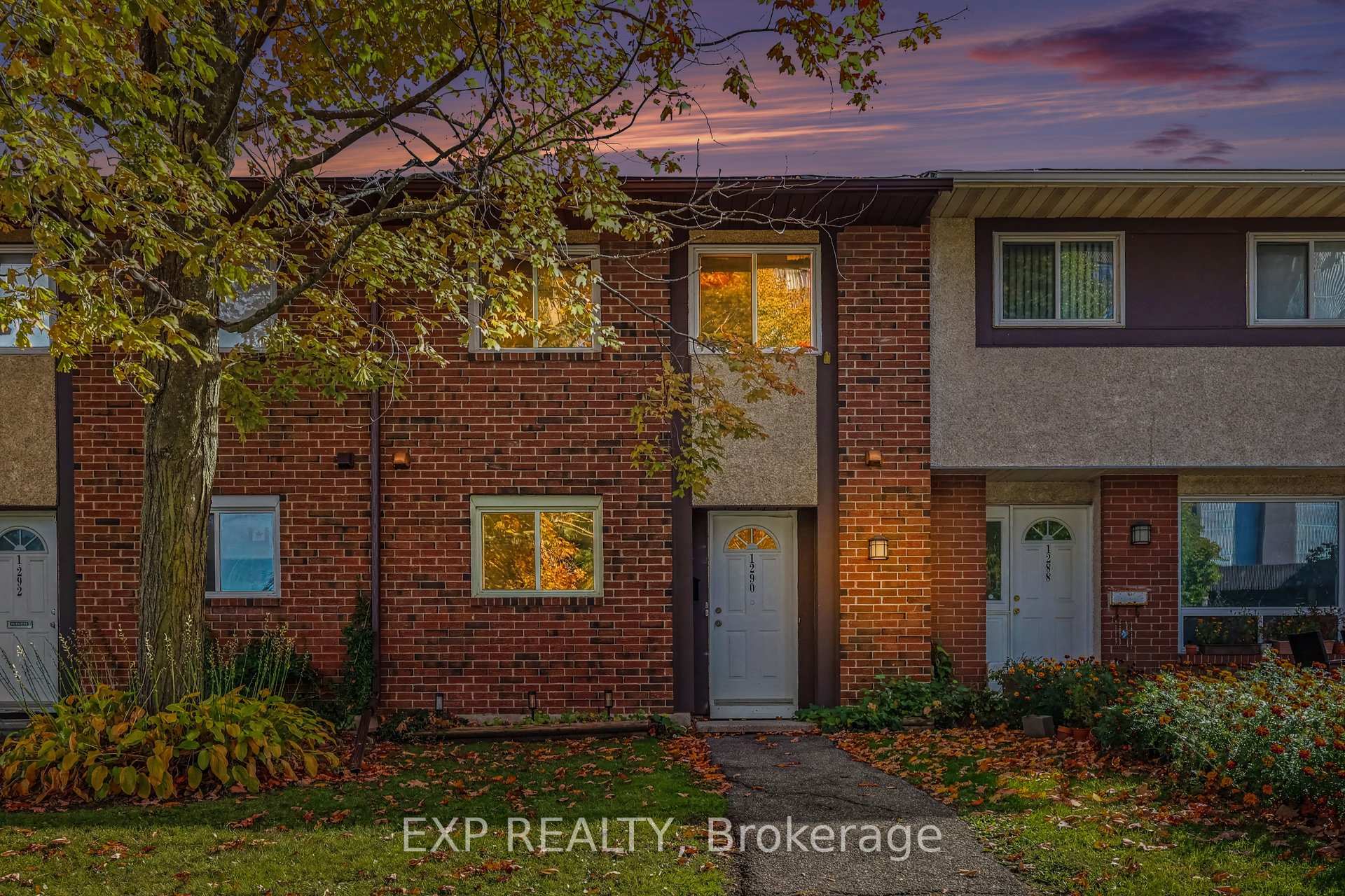 Photo 2 of 1290 Cahill Drive, Ottawa, South Keys — HOMEH