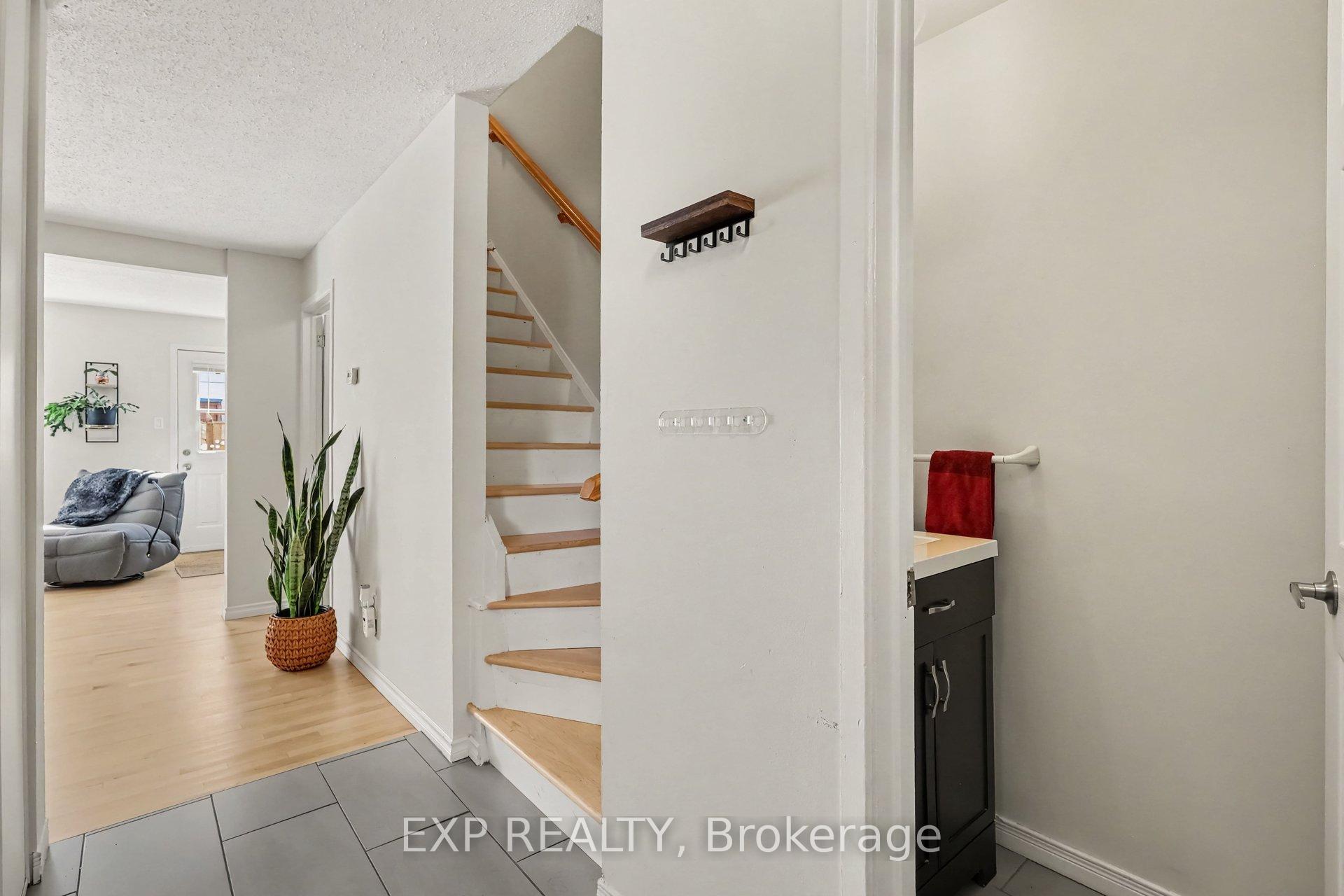 Photo 3 of 1290 Cahill Drive, Ottawa, South Keys — HOMEH