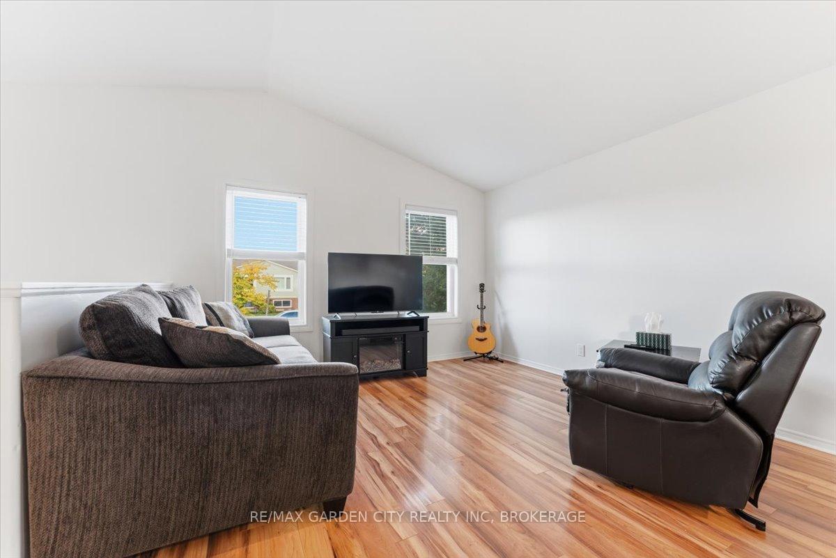 Photo 4 of 4 Fox Trail Drive, St. Catharines, Rykert/Vansickle — HOMEH