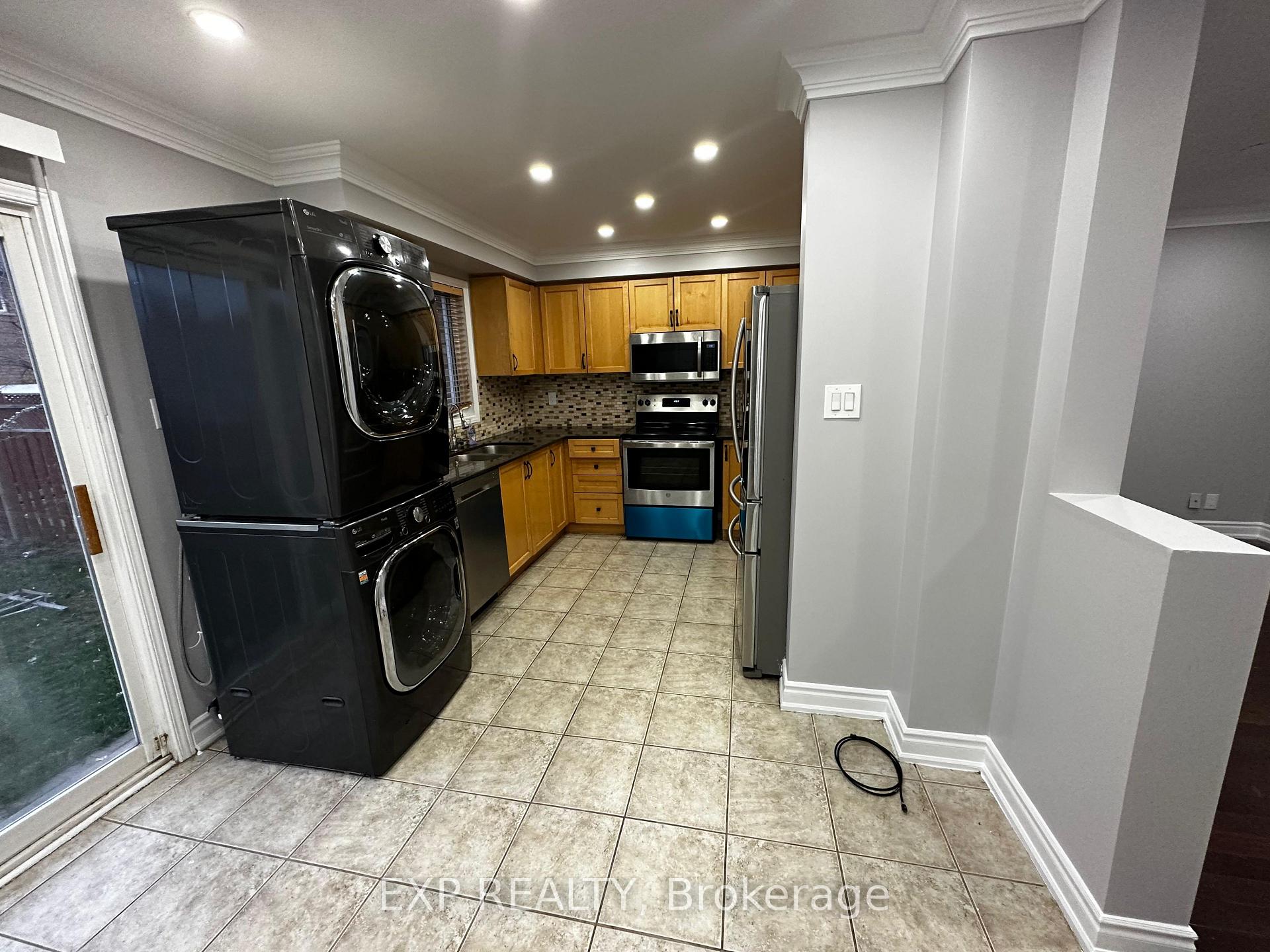 Photo 9 of 25 Prince Crescent, Brampton, Northwest Sandalwood Parkway — HOMEH