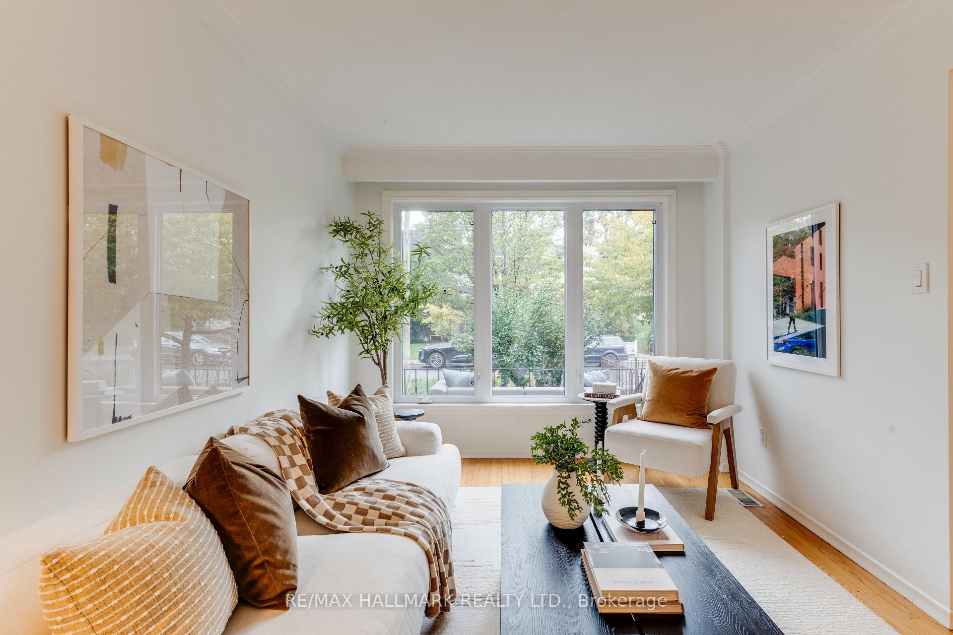 Photo 4 of 45 Sorauren Avenue, Toronto, Roncesvalles — HOMEH