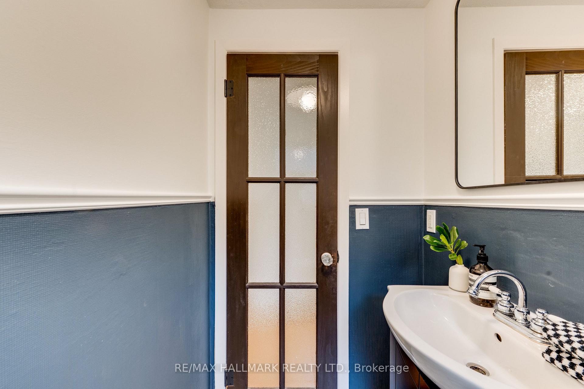 Photo 10 of 45 Sorauren Avenue, Toronto, Roncesvalles — HOMEH