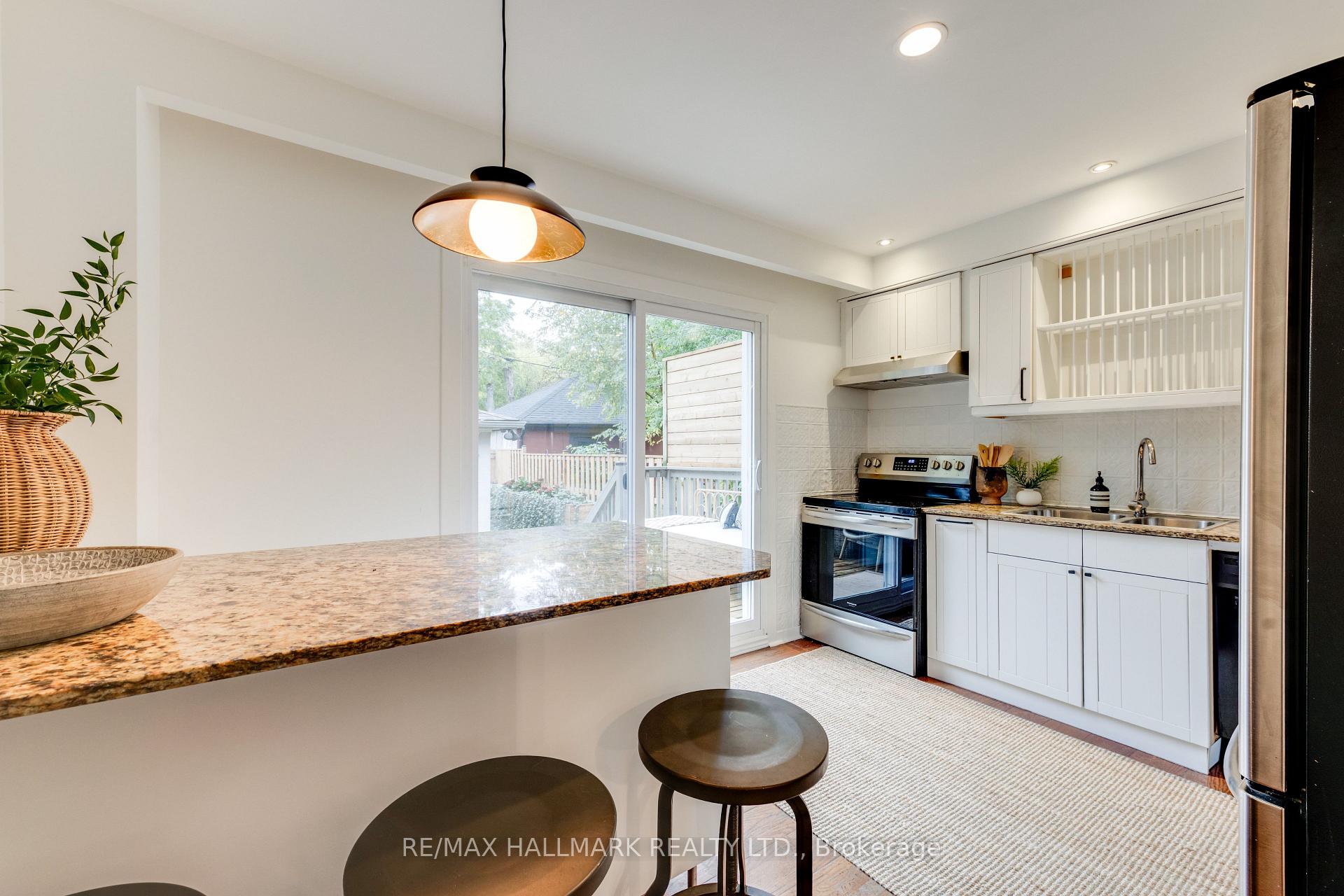 Photo 12 of 45 Sorauren Avenue, Toronto, Roncesvalles — HOMEH