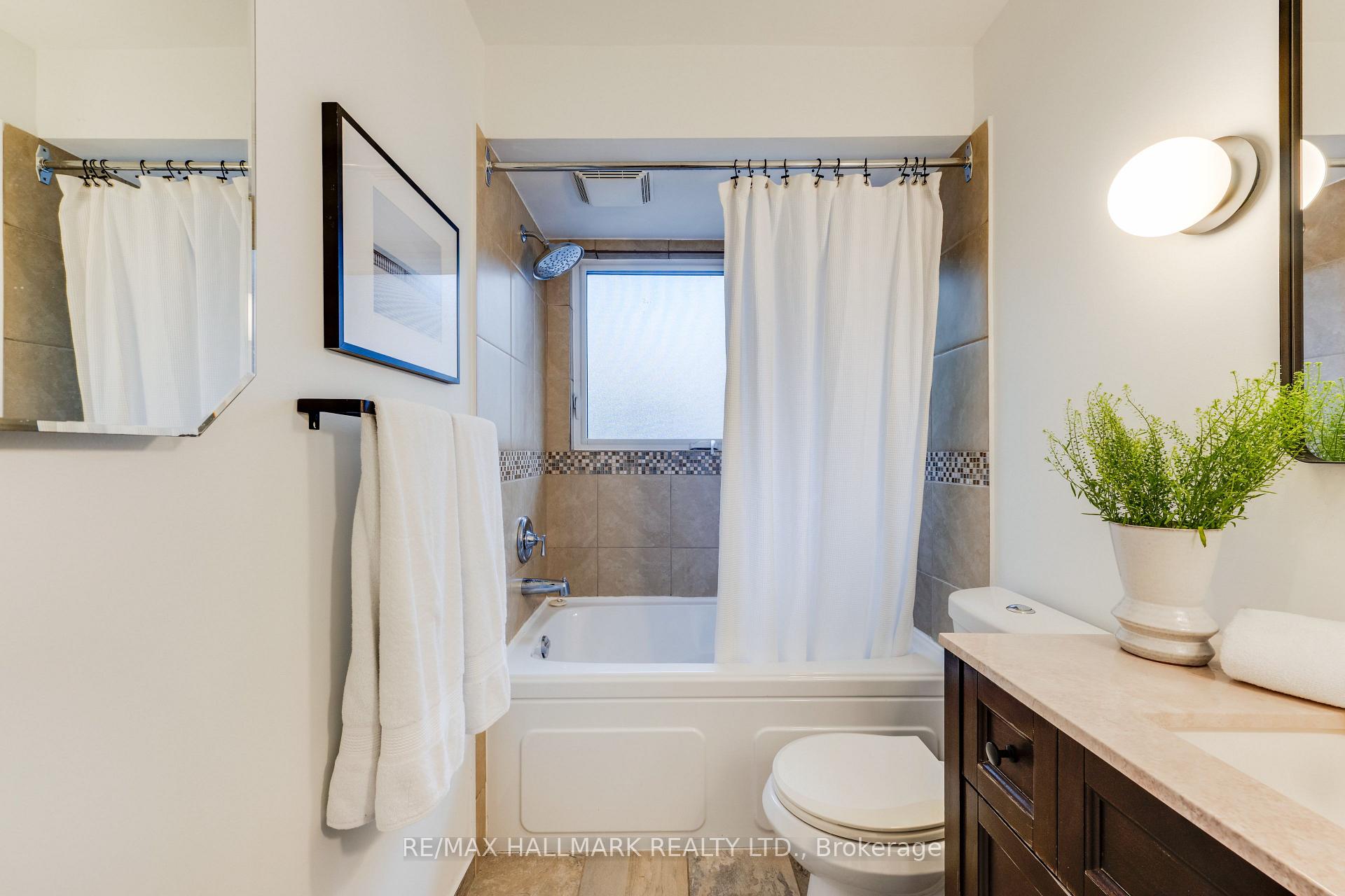 Photo 22 of 45 Sorauren Avenue, Toronto, Roncesvalles — HOMEH