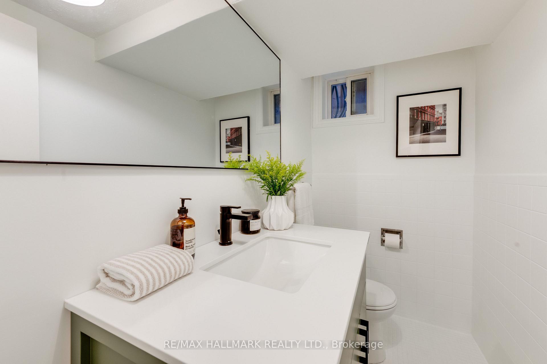 Photo 33 of 45 Sorauren Avenue, Toronto, Roncesvalles — HOMEH